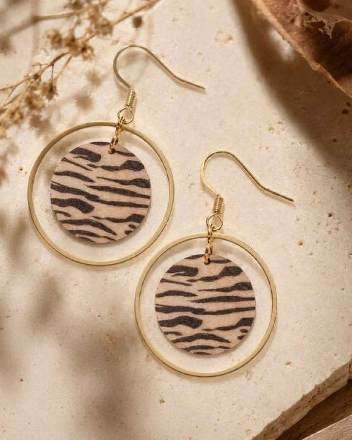 feinformart Zebra Orbit– Leichte Statement Ohrringe