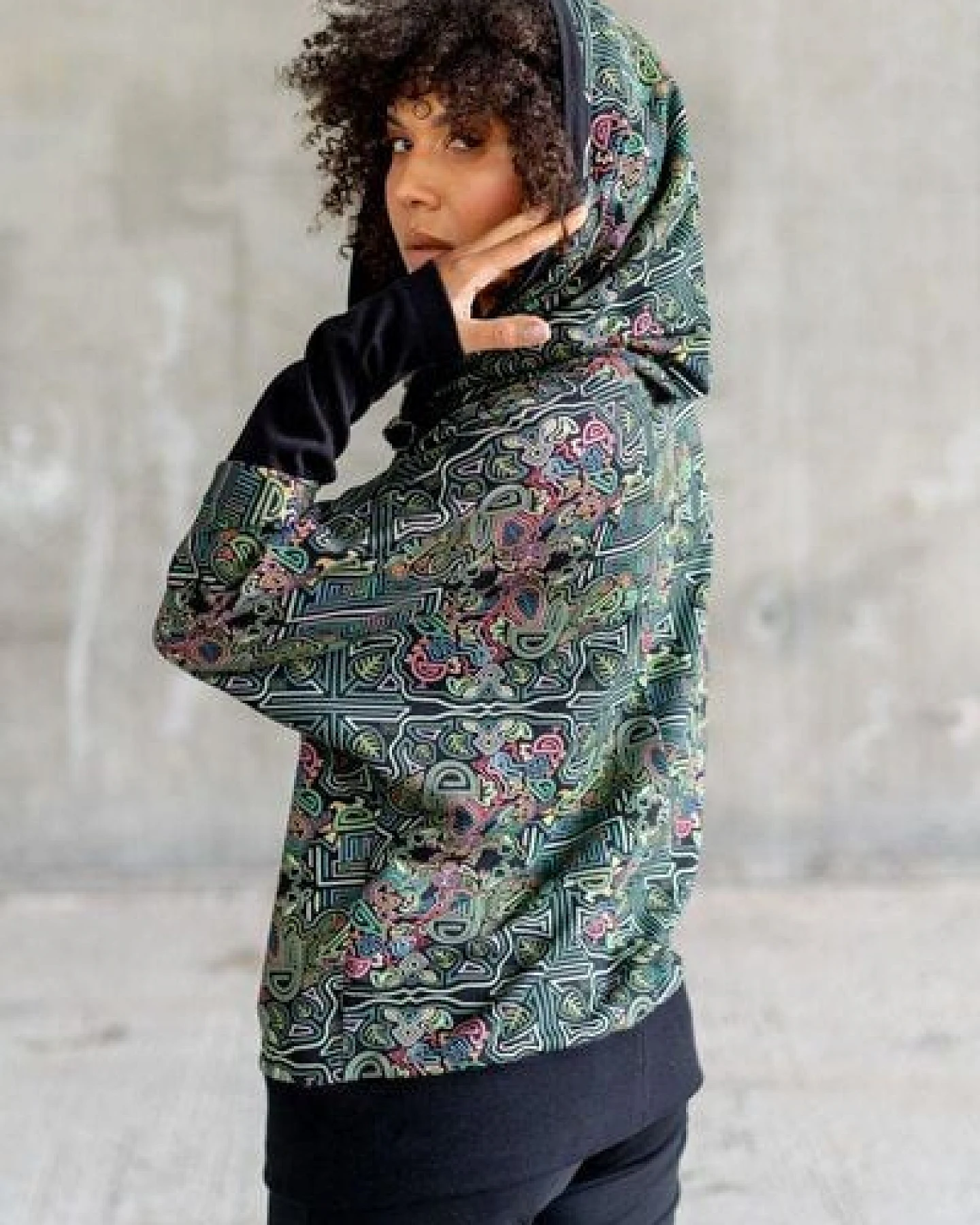 KOKOworld Sweatshirt Pulli Poko – Kimono-Schnitt mit Schal-Kapuze & Gürtel – Bio-Baumwolle, fair & nachhaltig in EU produziert – bequem für Alltag, Homewear & Capsule Wardrobe – Ansicht 3