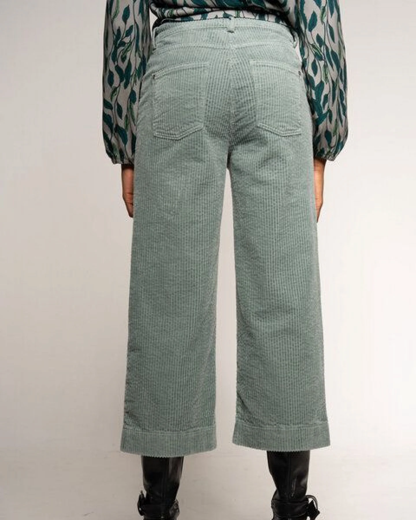 Alma & Lovis Softe Breitcord-Culotte aus Bio-Baumwolle – Ansicht 4