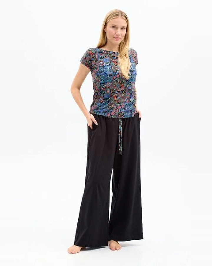 Weite Damenhose Lazy – Bio-Baumwolle – Schwarz oder farbenfroher KOKOworld-Print – mit Taschen & elastischem Bund – für Büro, Alltag & Homewear – Fair produziert in der EU