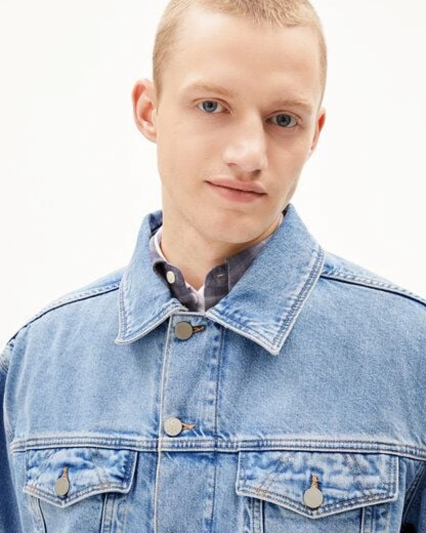 ARMEDANGELS TRAAKA Herren Jeansjacke aus recycelter Baumwolle – Ansicht 2