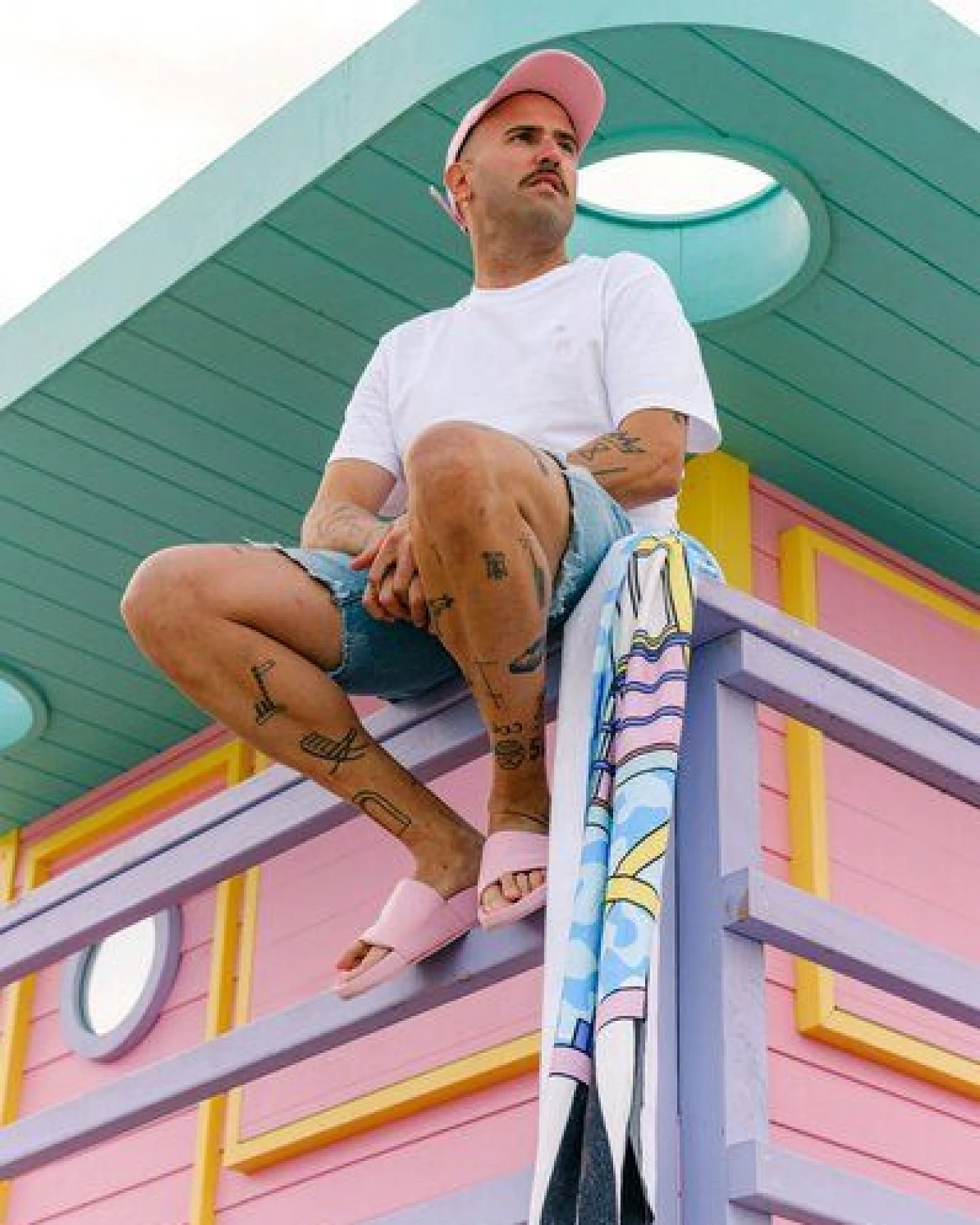 Antonyo Marest x Trendsplant Allegra Hut T-Shirt – Ansicht 4