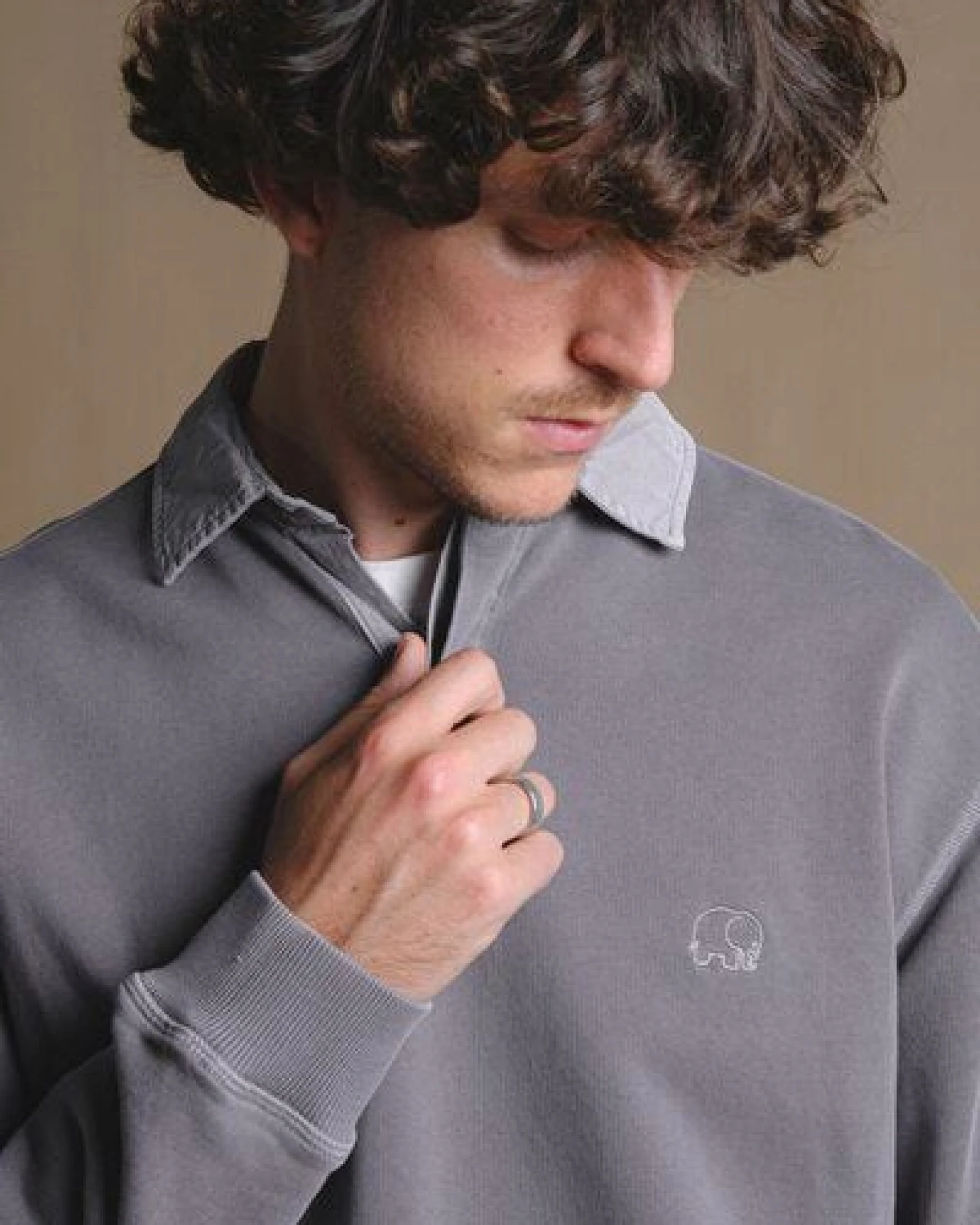 Trendsplant Essential Pigment Heavyweight Polo Sweatshirt Pewter – Ansicht 3