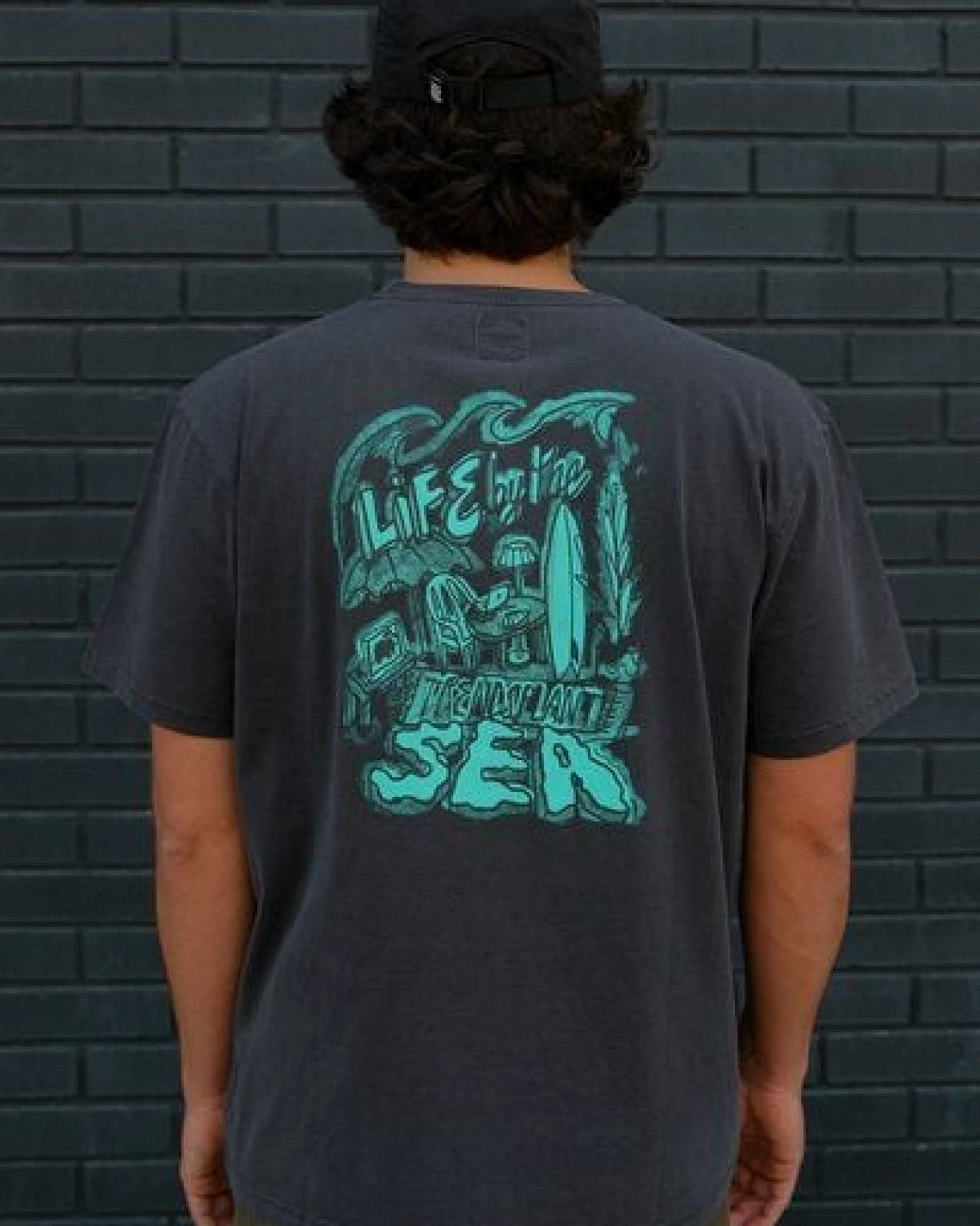 Trendsplant Life by the Sea VII by P.Bueno Pigment T-Shirt Magnet Grey – Ansicht 4