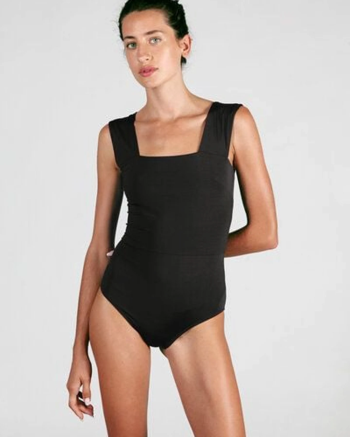 RENDL Swimsuit No.6 - minimalistischer Badeanzug mit breiten Trägern für alle Größen – Ansicht 2