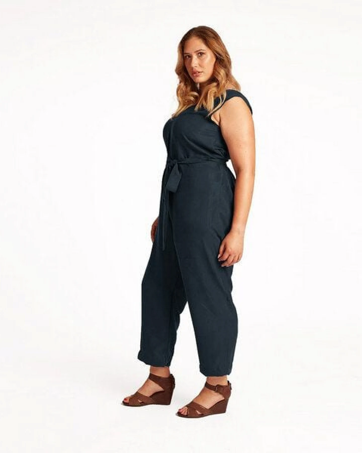 WiDDA berlin Modischer Overall ENIBAS aus TENCEL® in zwei Farbvarianten – Ansicht 4