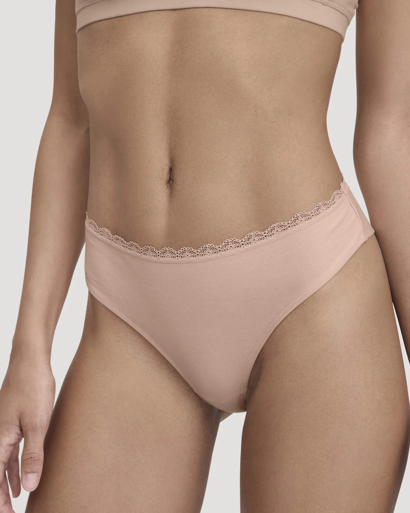hessnatur Damen Brazil-Slip COTTON FEEL LACE aus Bio-Baumwolle - rosa - Größe 38 – Ansicht 3