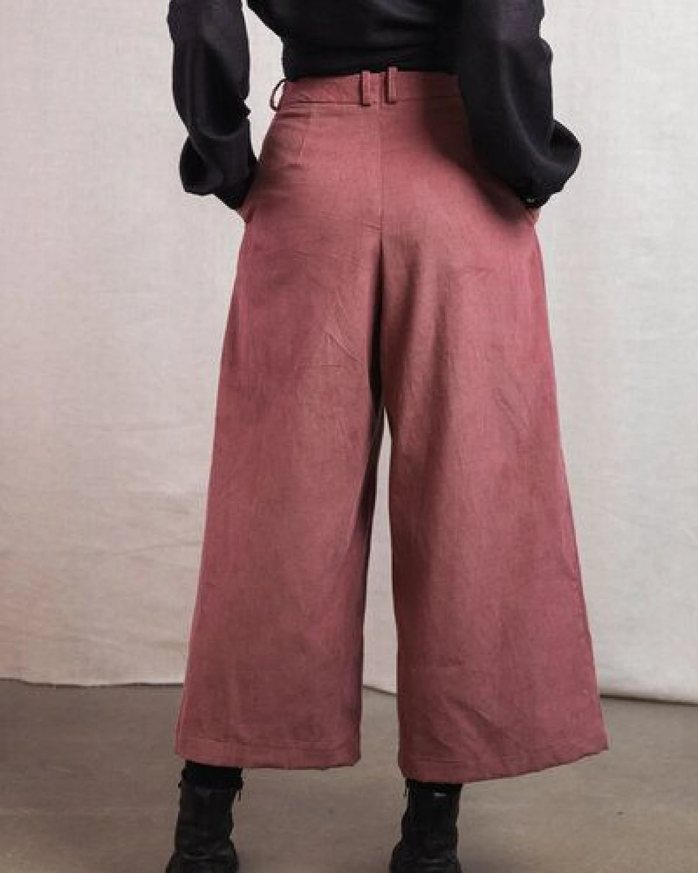 Jyoti - Fair Works Bio-Baumwollcord Culotte Awasi – Ansicht 2