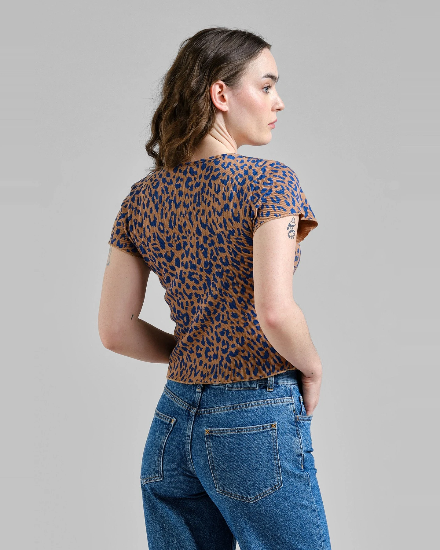 T-Shirt Ven Rib Leopard Light Brown – Ansicht 3