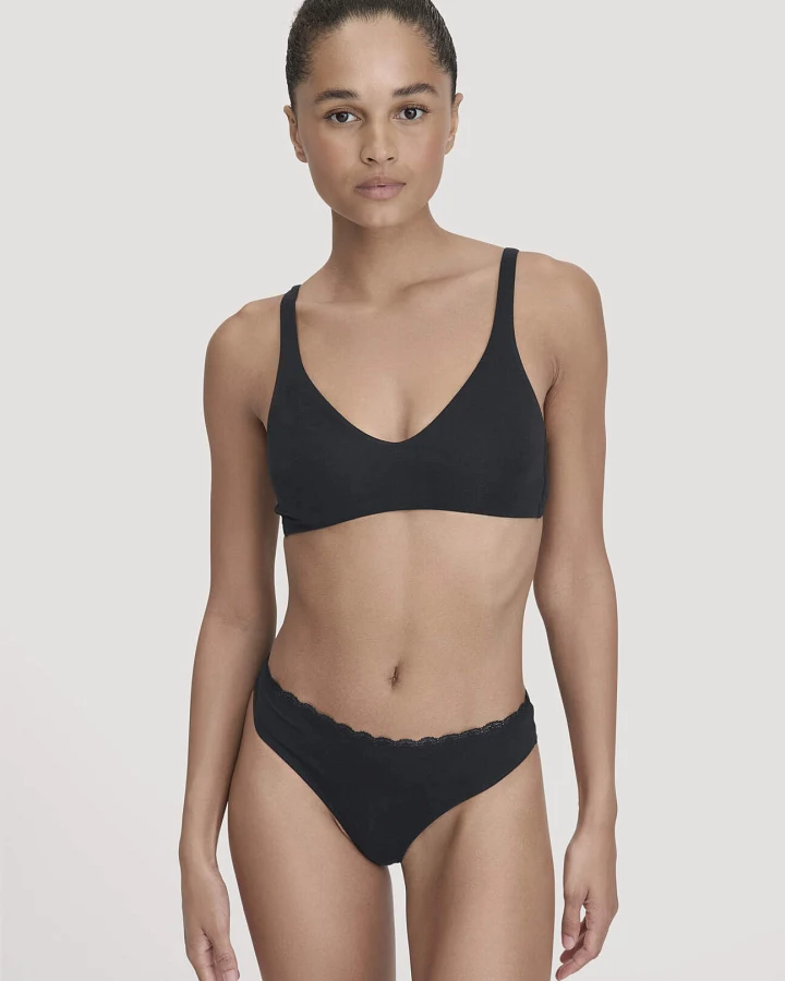 hessnatur Damen Brazil-Slip COTTON FEEL LACE aus Bio-Baumwolle - schwarz - Größe 34