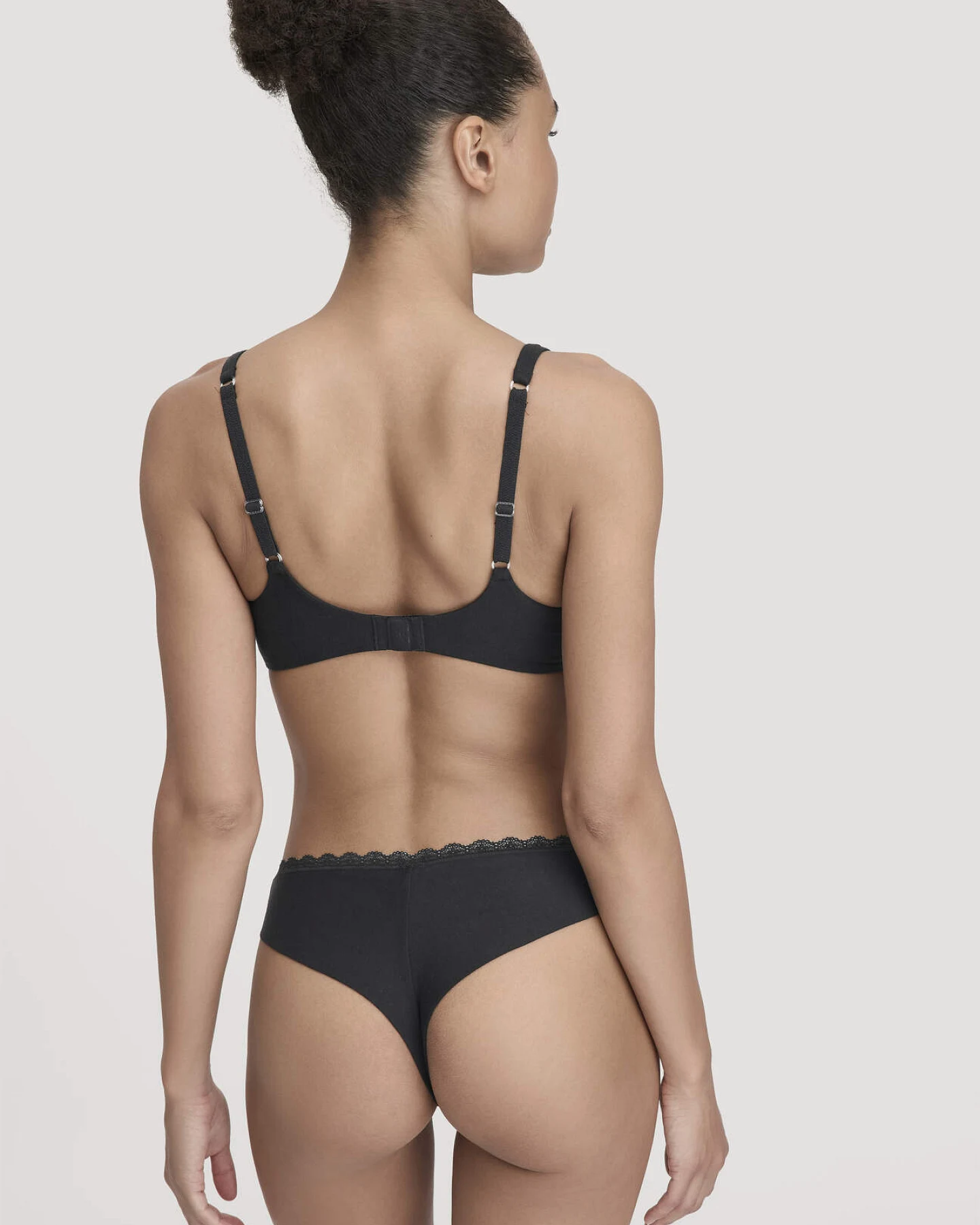 hessnatur Damen Brazil-Slip COTTON FEEL LACE aus Bio-Baumwolle - schwarz - Größe 44 – Ansicht 2