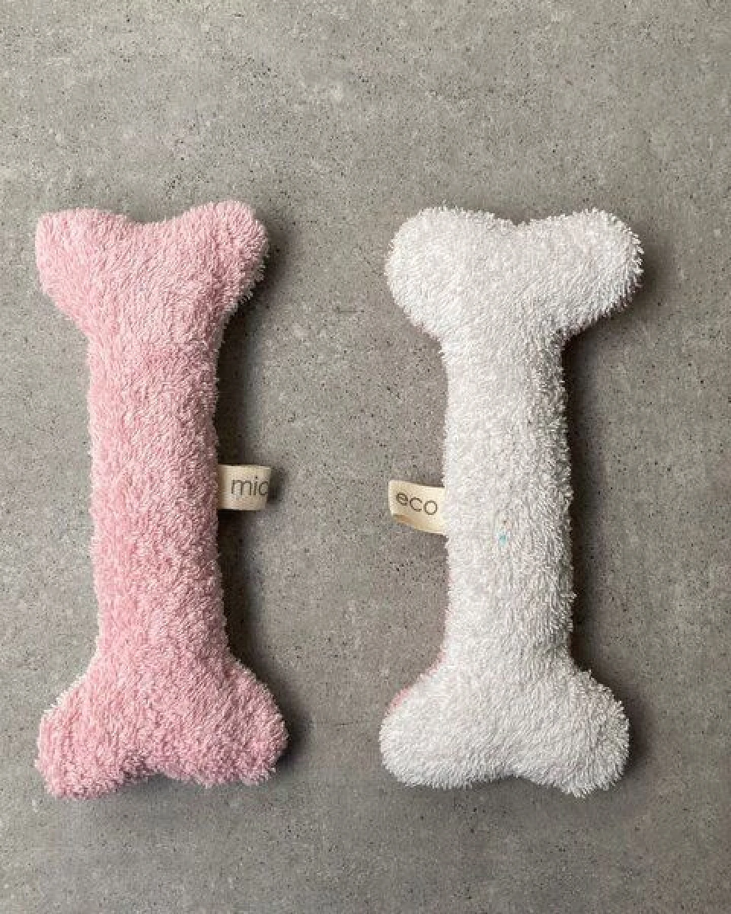 mio eco SET: Zwei hochwertige Upcycling Hundespielzeuge aus Hotel-Handtüchern zero waste je rosa-weiss – Ansicht 3