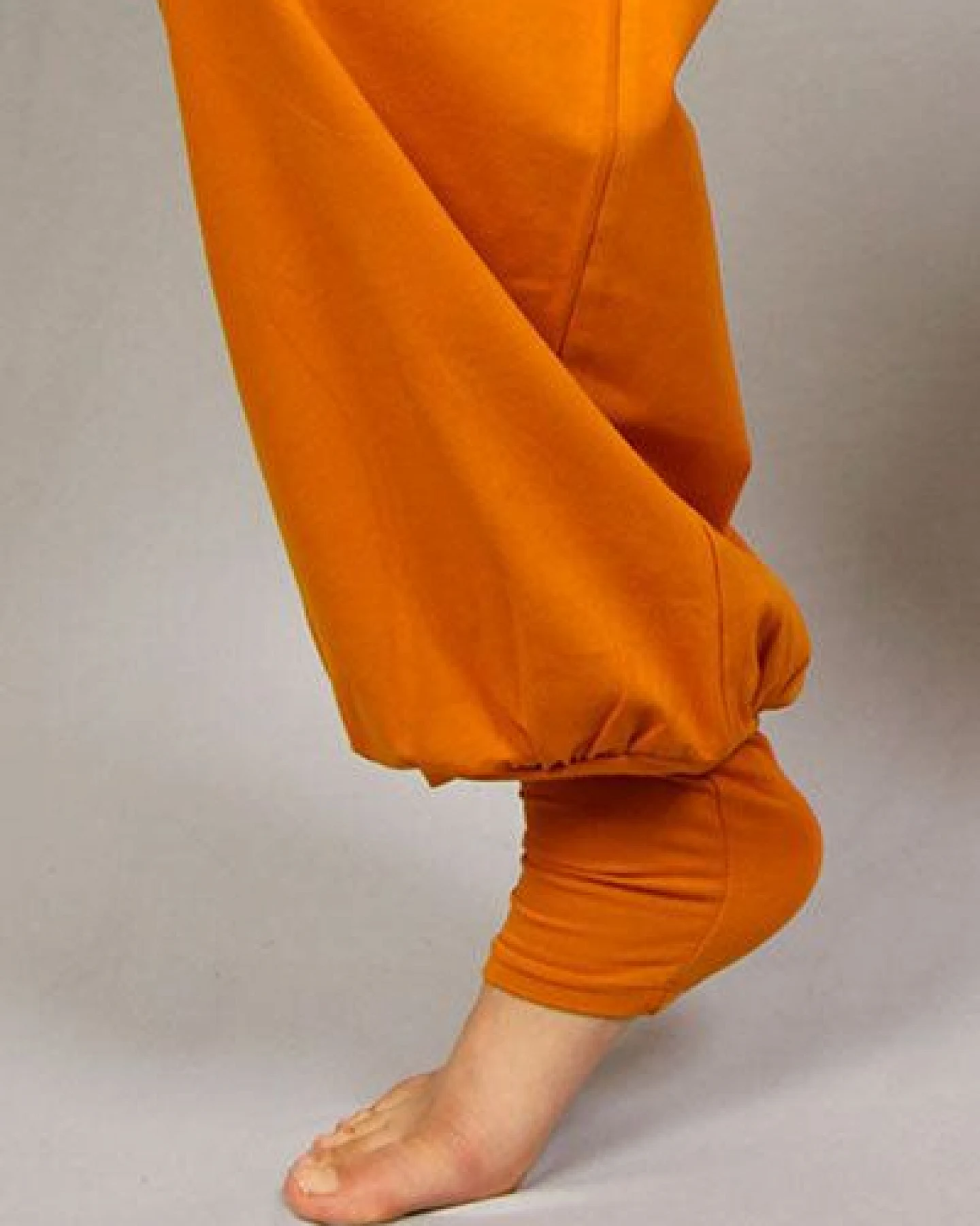 Breath of Fire Sohang Yogahose Safran – Ansicht 2