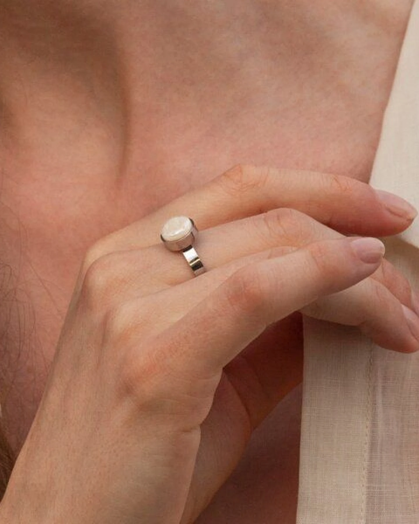 ALEXASCHA Größenverstellbarer Ring mit Stein – Ansicht 3