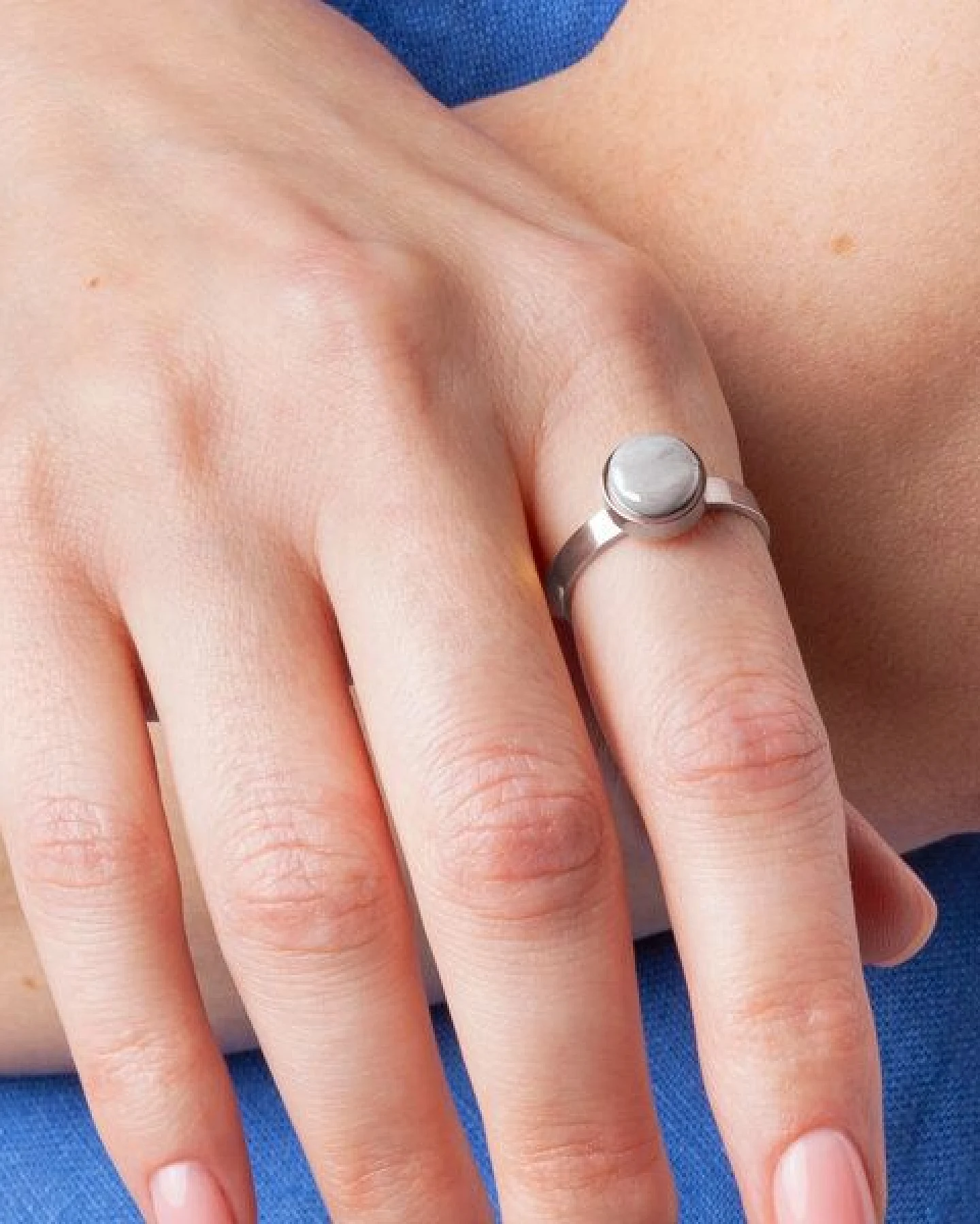 ALEXASCHA Größenverstellbarer Ring mit Stein – Ansicht 2
