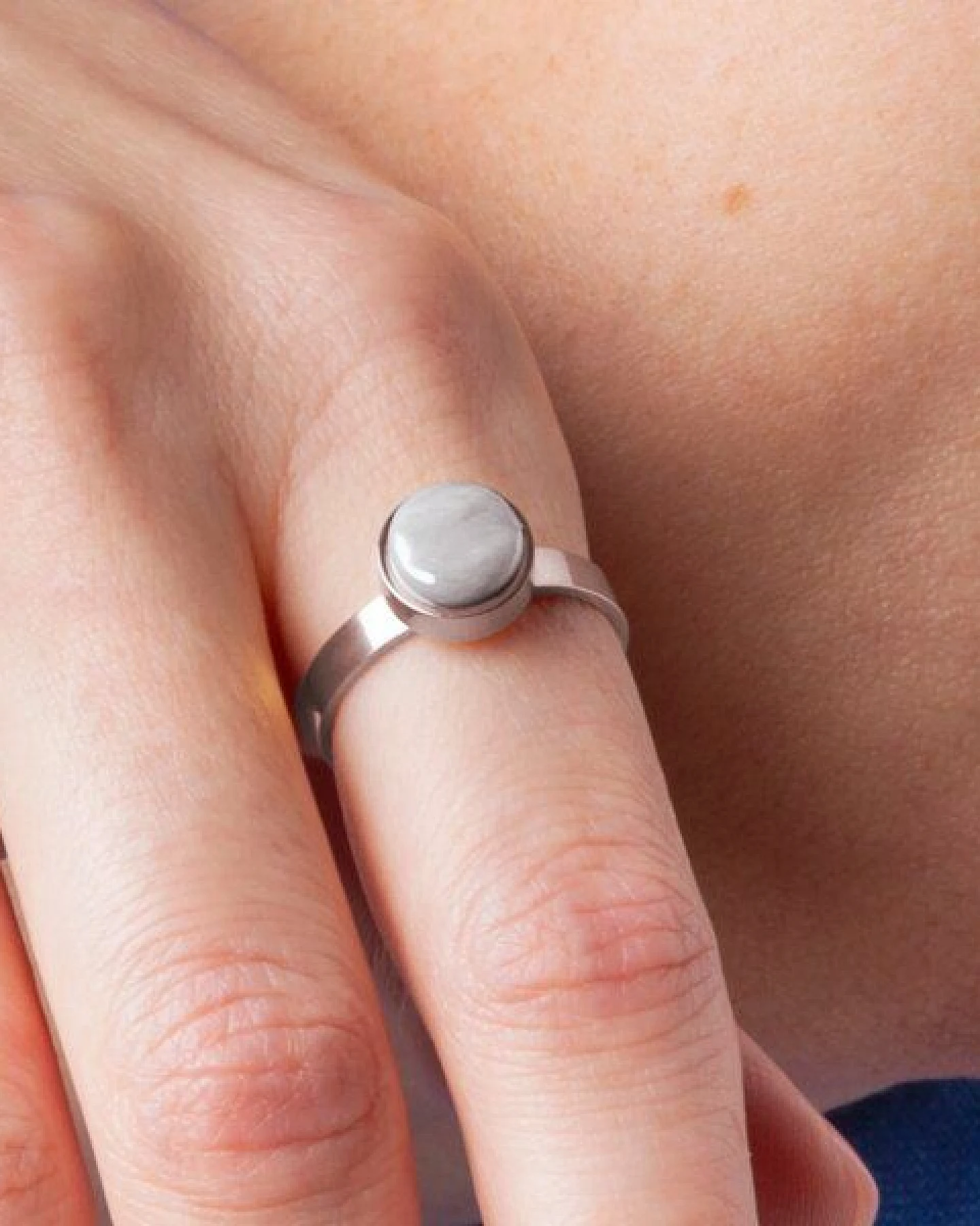 ALEXASCHA Größenverstellbarer Ring mit Stein – Ansicht 3