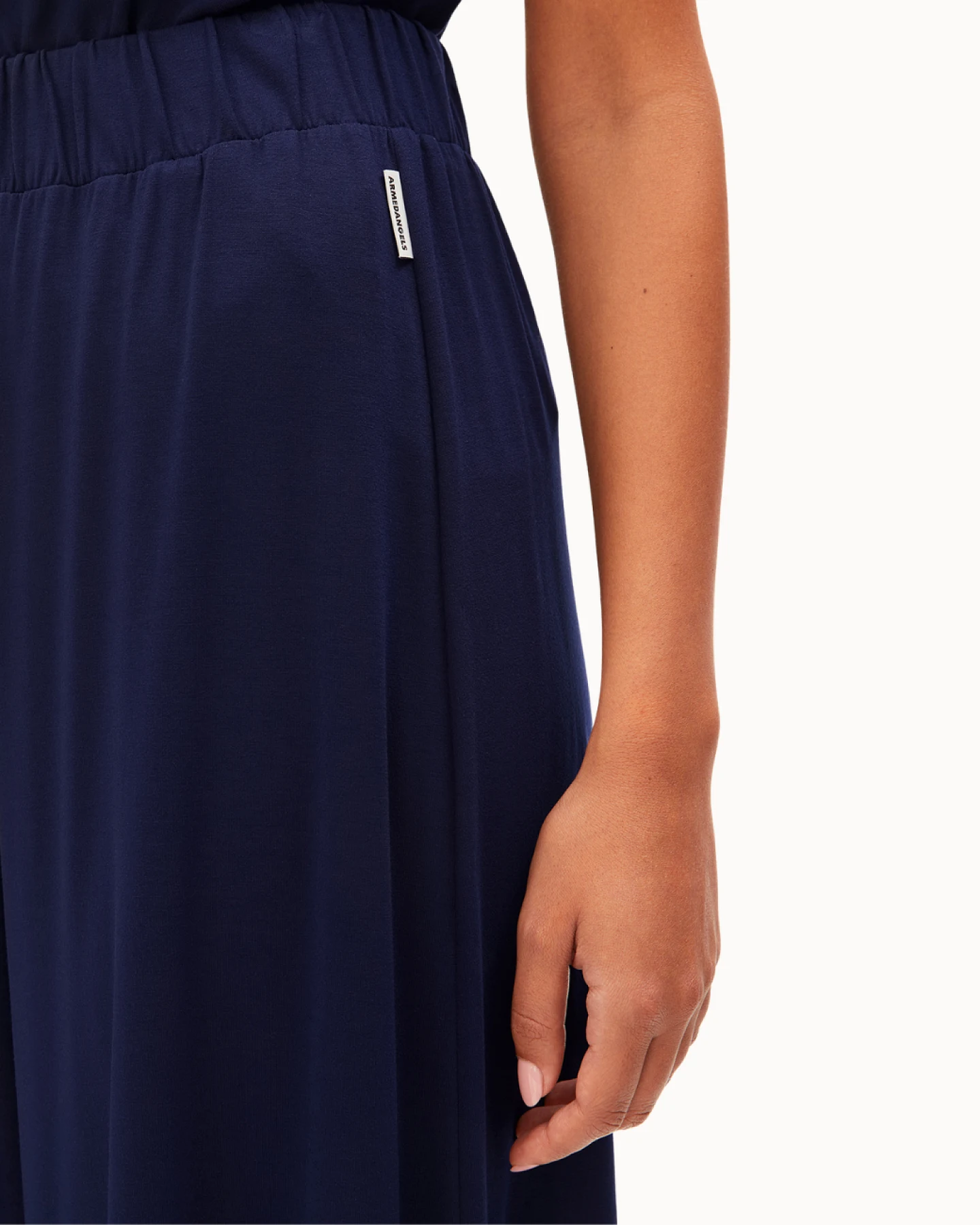 Armedangels Cropped Jersey Pants - Tinted Navy S – Ansicht 4