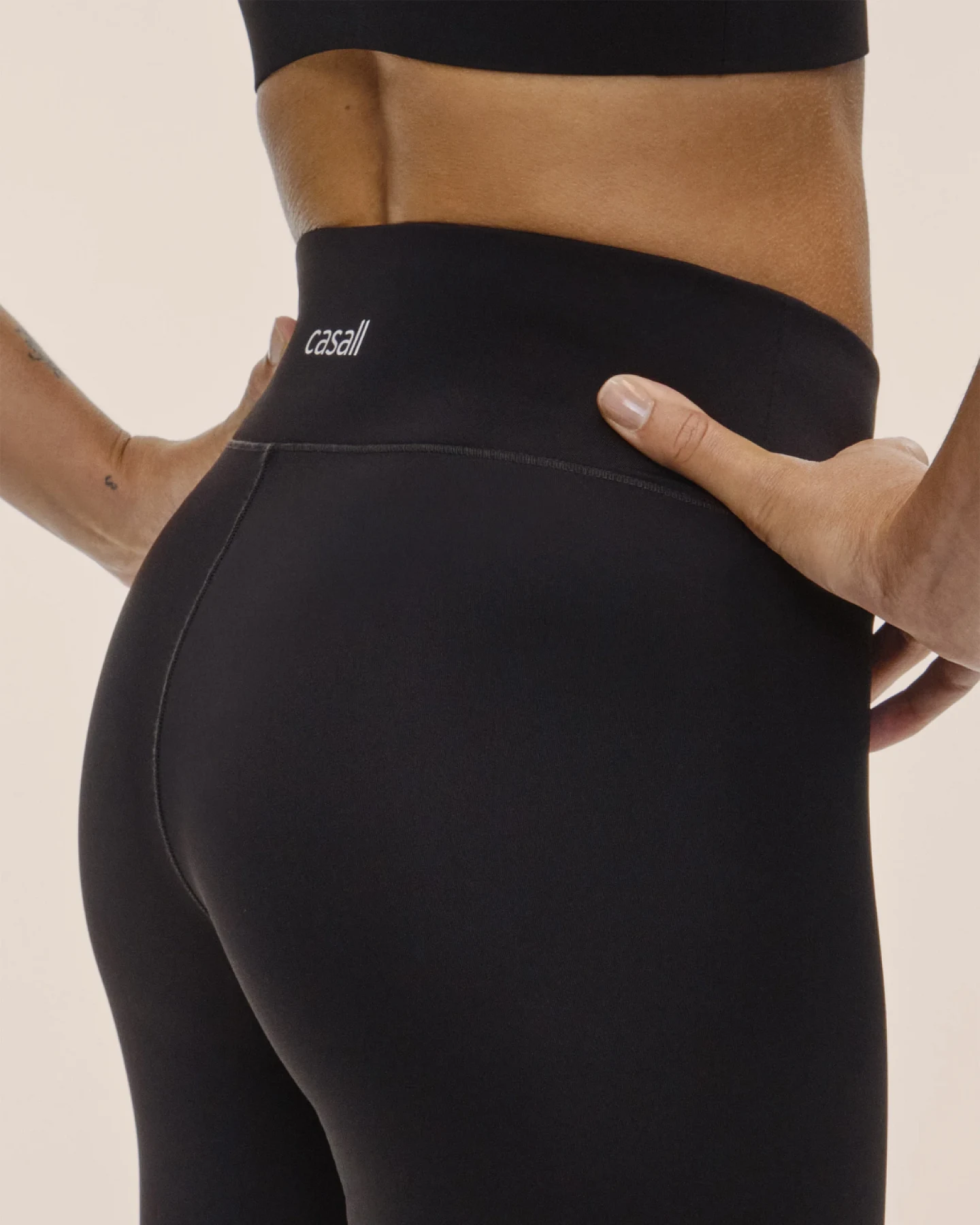 Casall Essential Regular Waist Biker - Black S – Ansicht 2