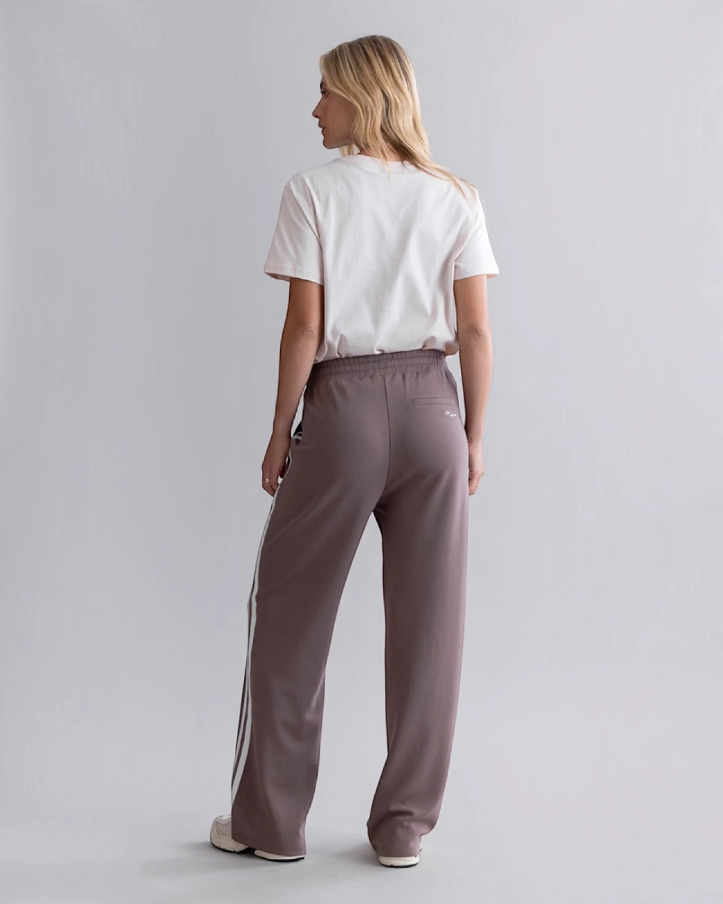 Hey Honey Lounge Trackpants - Taupe – Ansicht 3