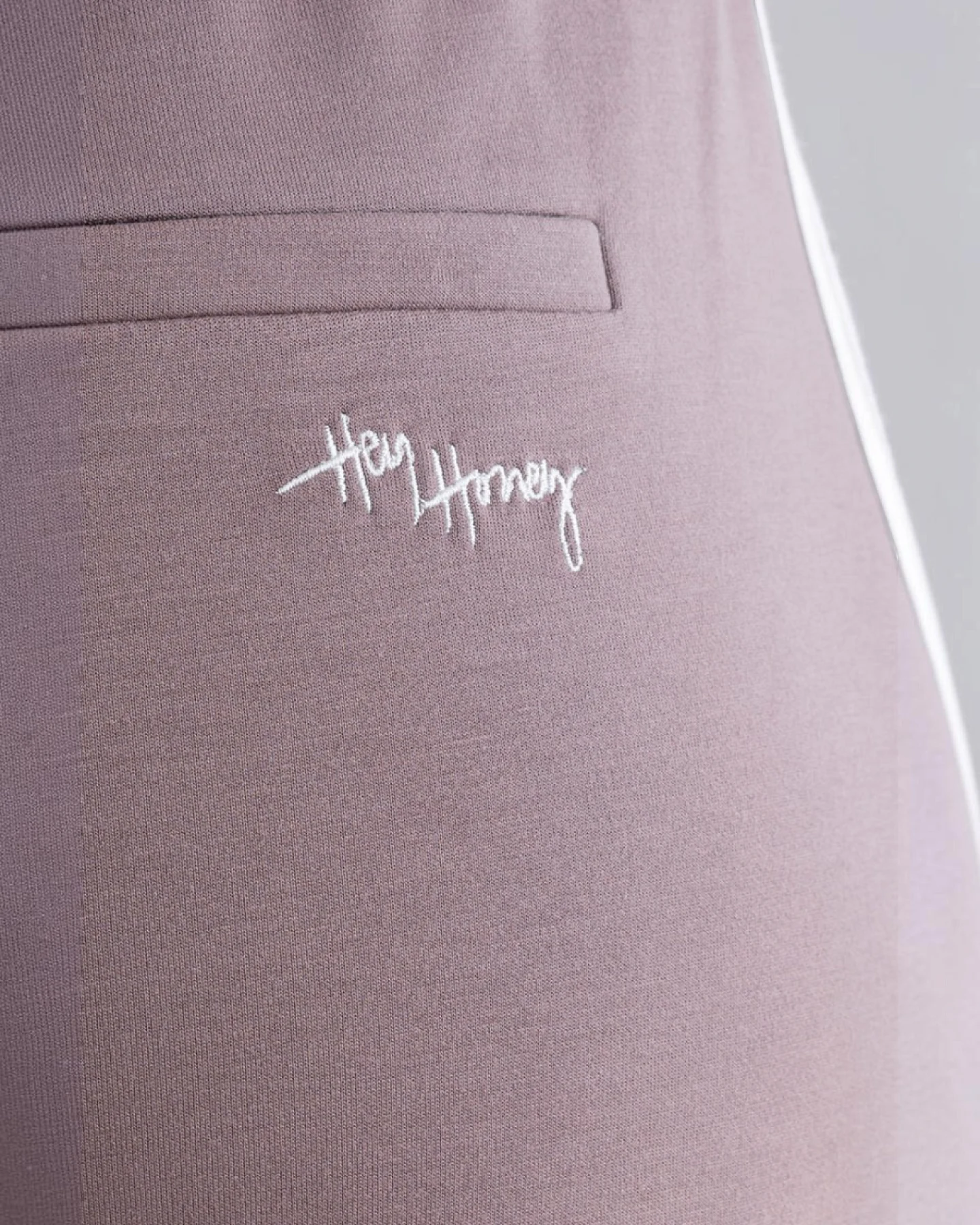 Hey Honey Lounge Trackpants - Taupe – Ansicht 5