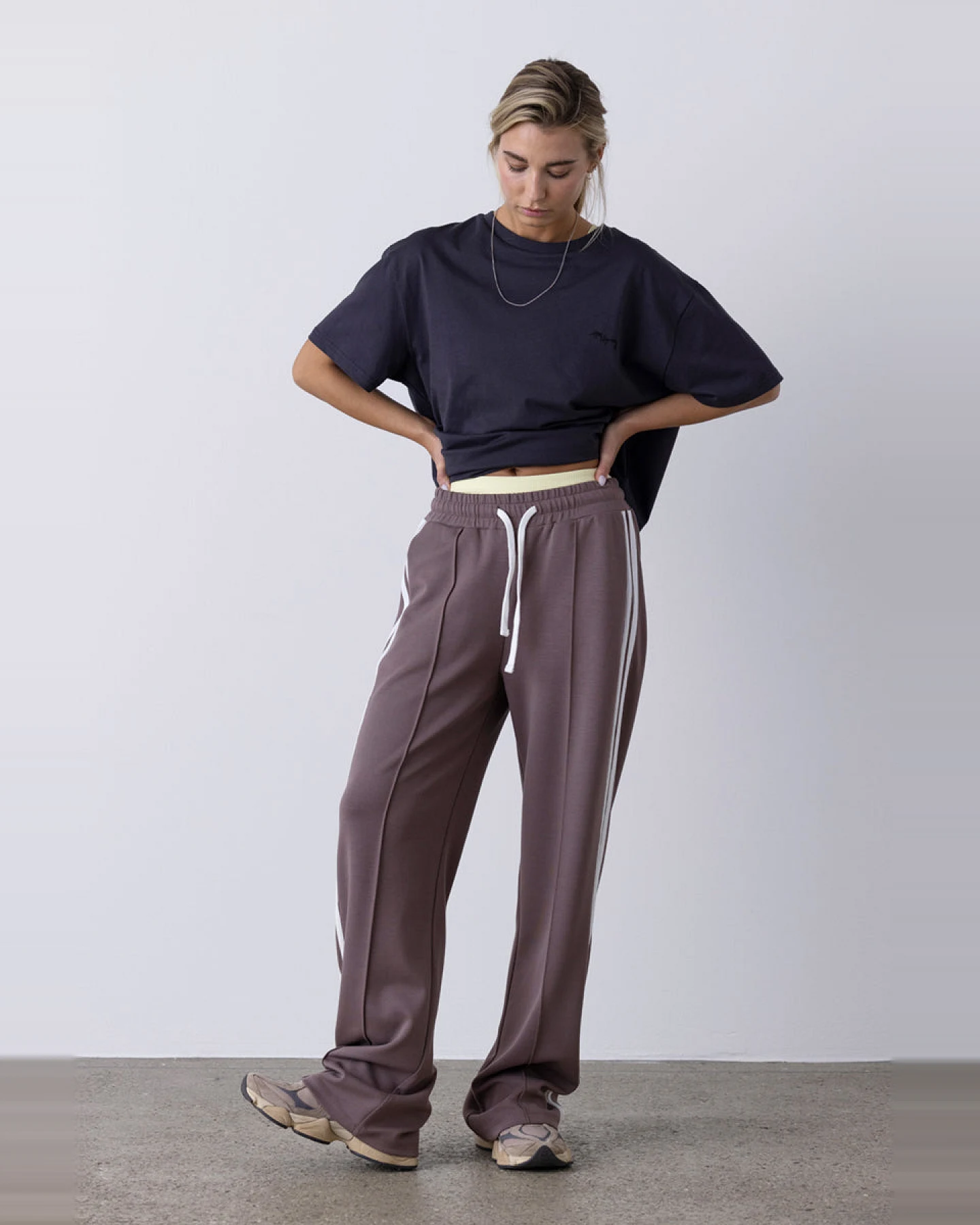 Hey Honey Lounge Trackpants - Taupe S – Ansicht 3