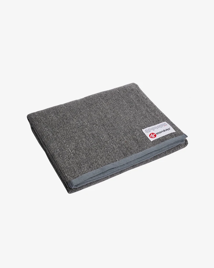 Manduka Decke aus recycelter Wolle - Sediment