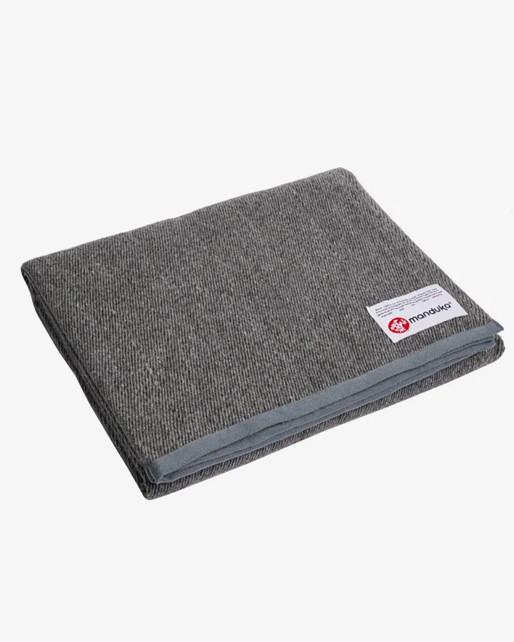 Manduka Decke aus recycelter Wolle - Sediment