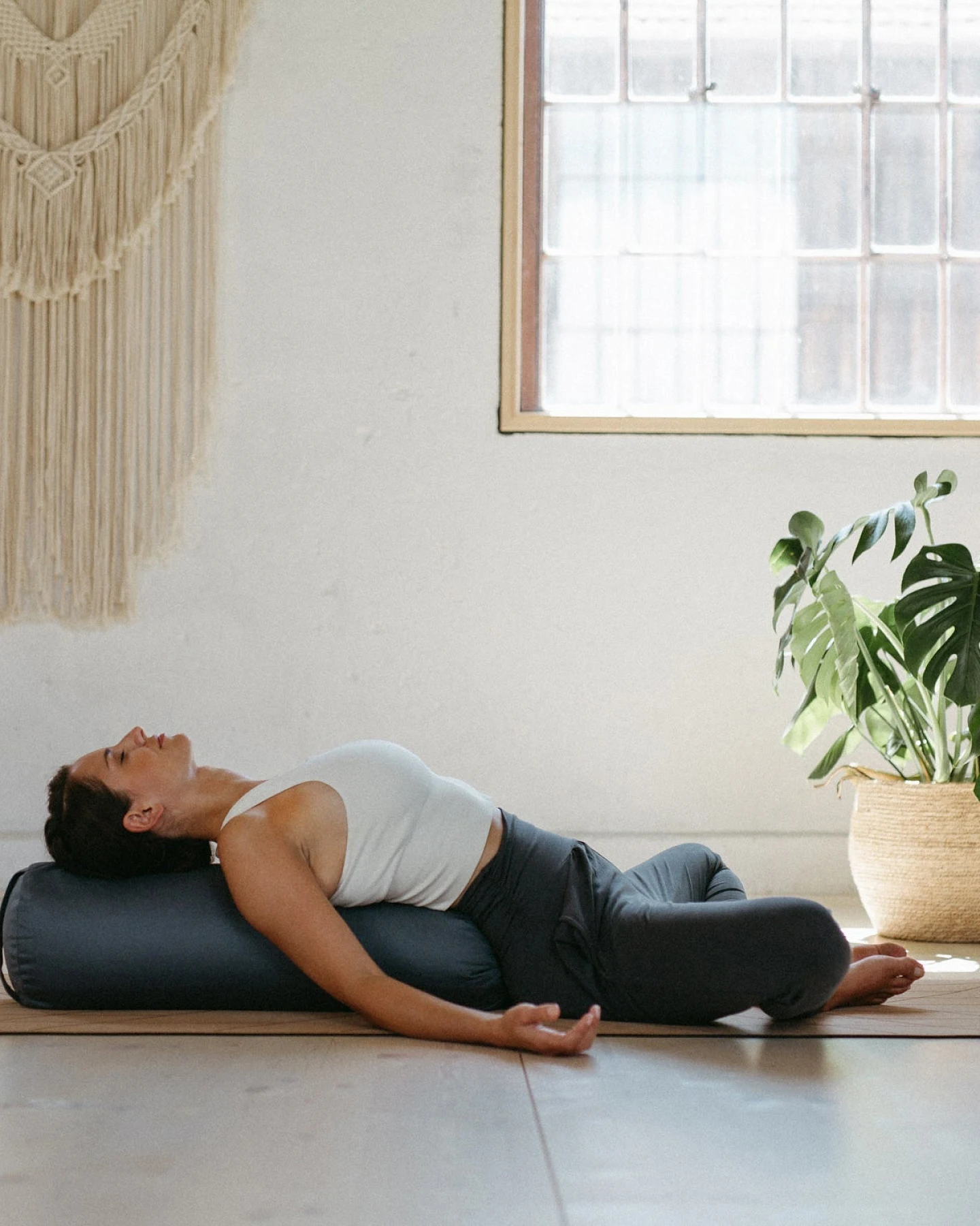 Lotuscrafts Yogarolle RESTORATIVE Ø24 cm – Ansicht 4
