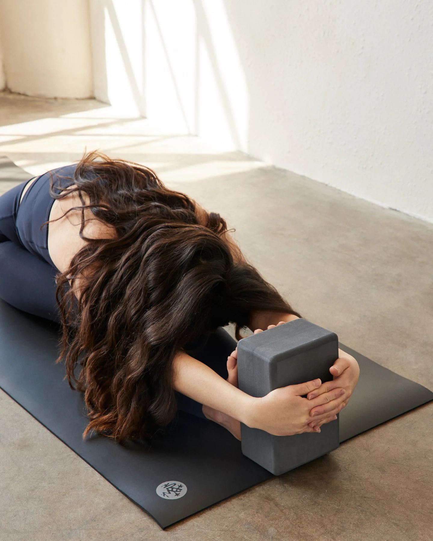 Manduka Recycled Foam Block - Thunder – Ansicht 5