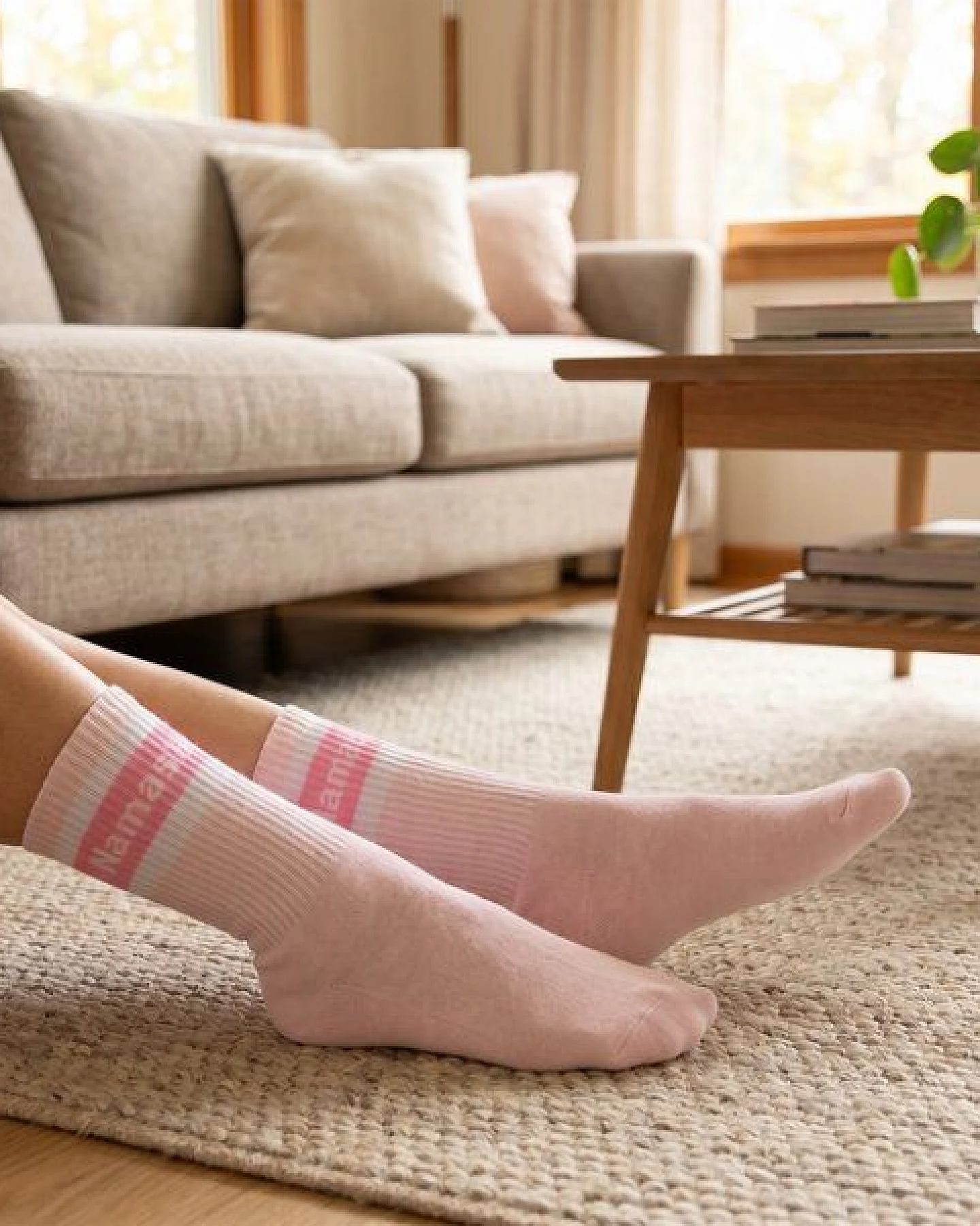 Divasya Socken mit Yoga Motiv – Ansicht 3