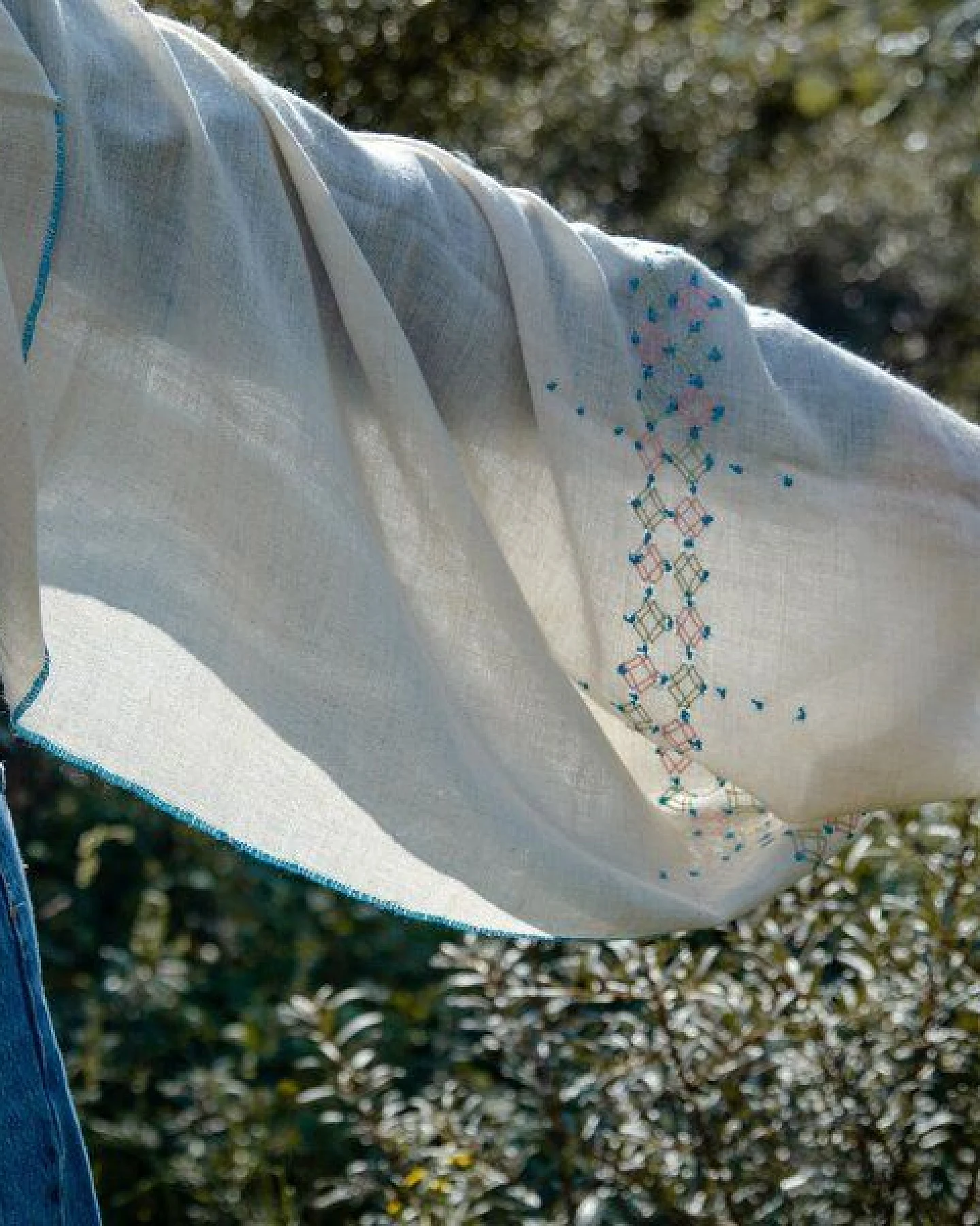 HeritageModa Natürlicher Pashmina-Stoff mit Handstickerei – Ansicht 2