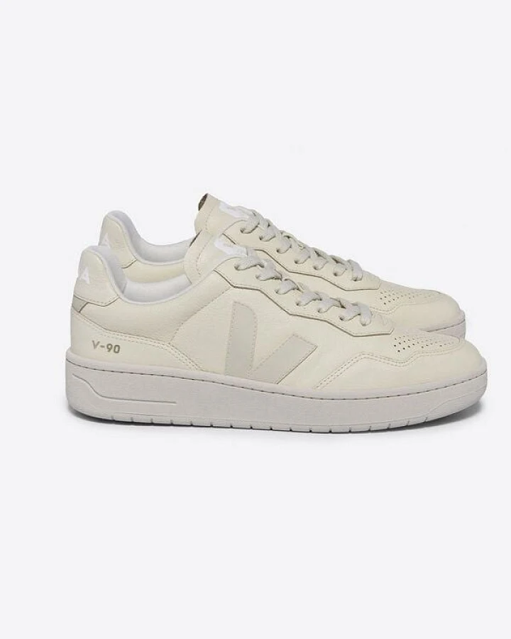 Produktseite: Veja Sneaker Herren - V-90