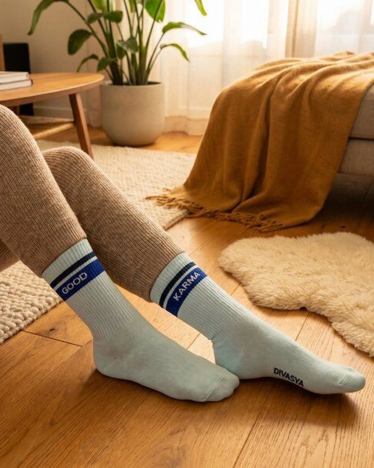 Divasya Socken mit Yoga Motiv – Ansicht 2