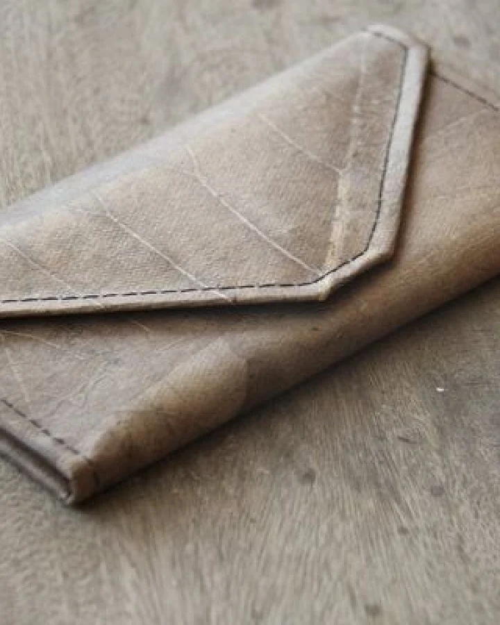 BY COPALA Nachhaltiges Portemonnaie aus recycelten Blättern in schwarz – vegan & umweltfreundlich
