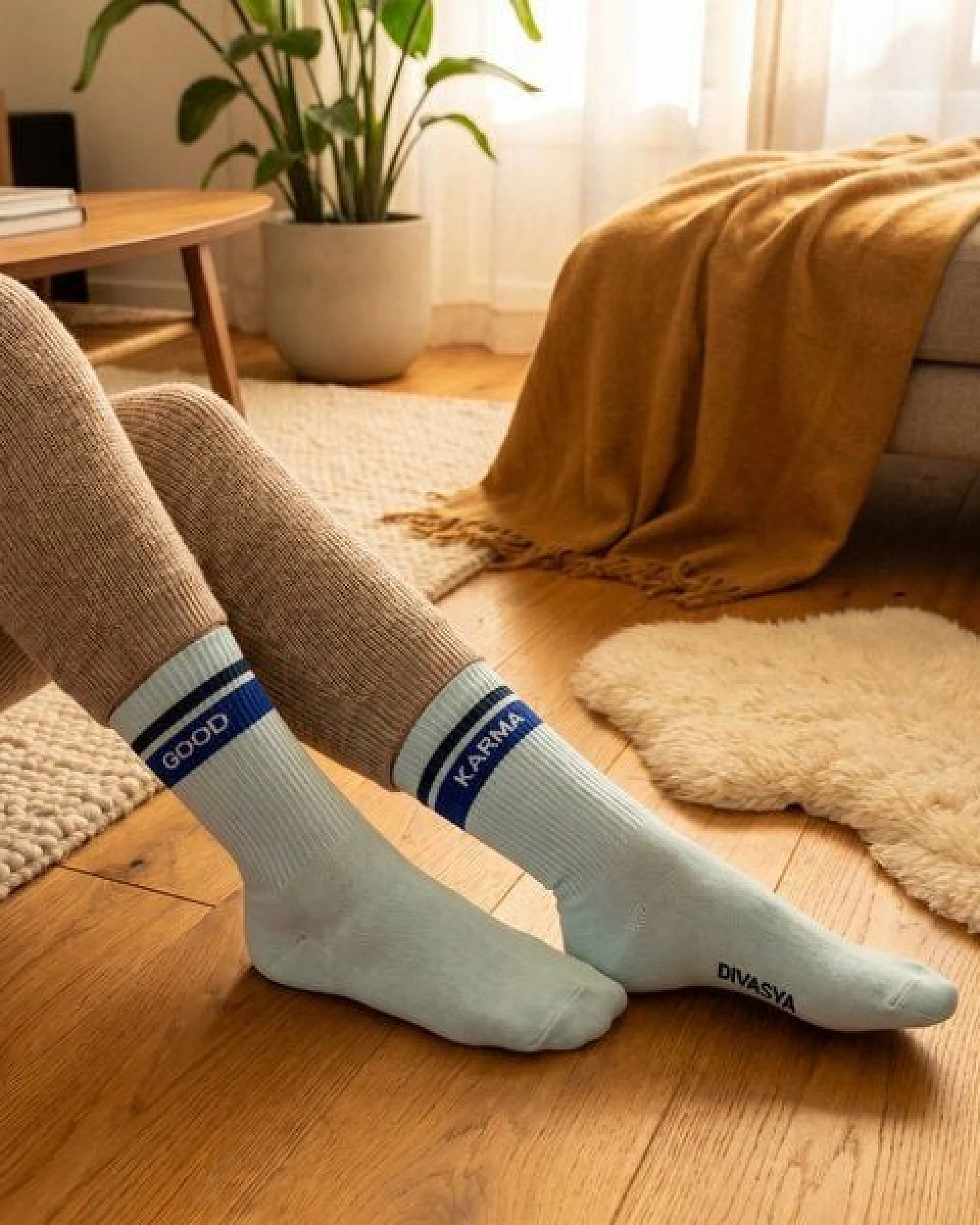 Divasya Socken mit Yoga Motiv – Ansicht 2