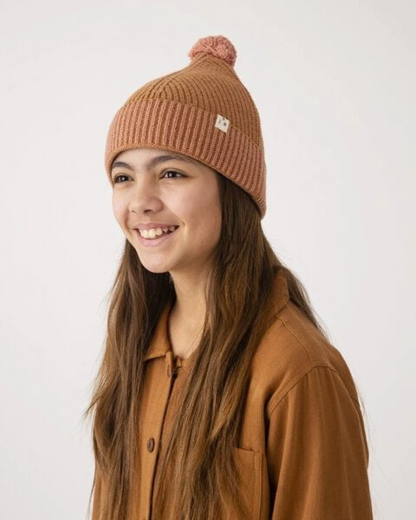 Matona Strickmütze mit Bommel für Kinder und Erwachsene aus recycelter Wolle / Pom Pom Beanie – Ansicht 3
