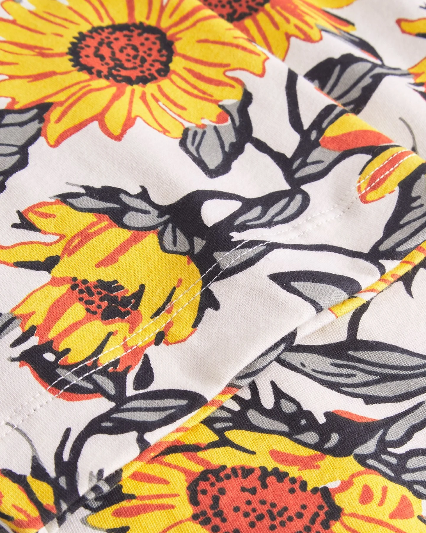 T-Shirt Vadstena Sunflower AOP Off White – Ansicht 5
