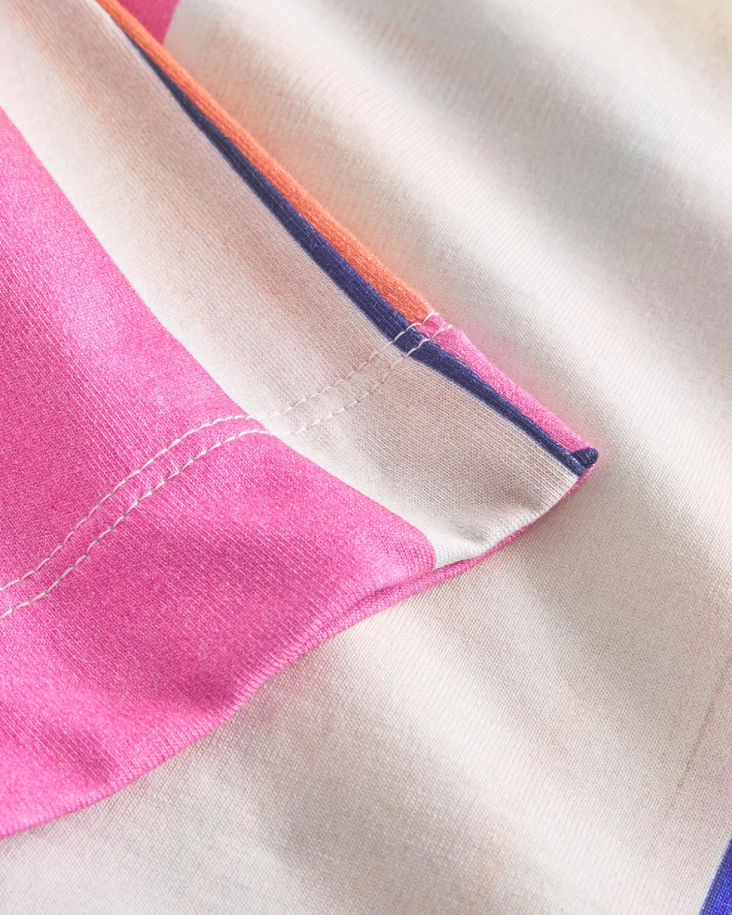T-Shirt Vadstena Abstract Block Multi Color Rosa – Ansicht 3