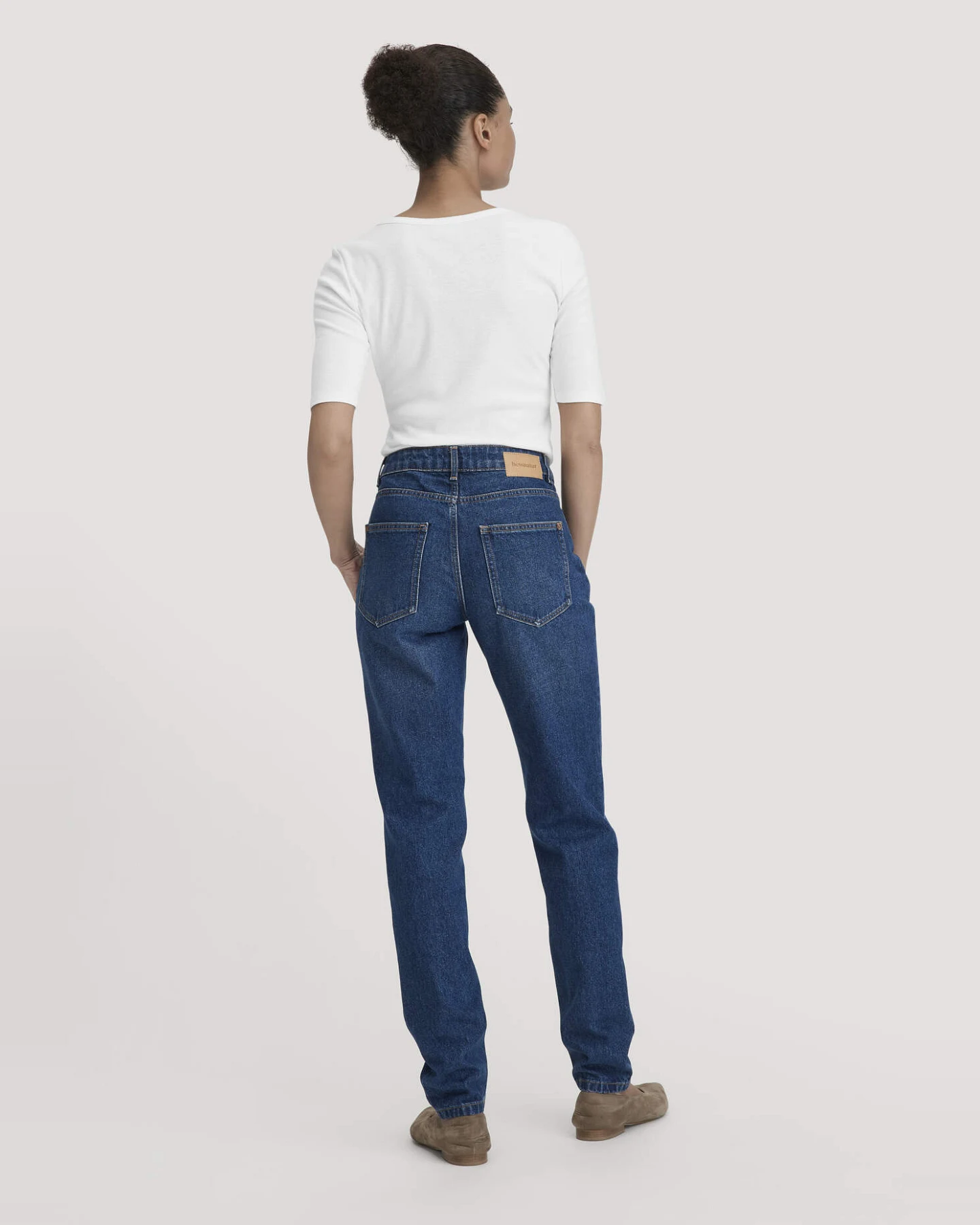 hessnatur Damen Jeans HANNA Mom High Rise aus Bio-Denim - blau - Größe 27/32 – Ansicht 2