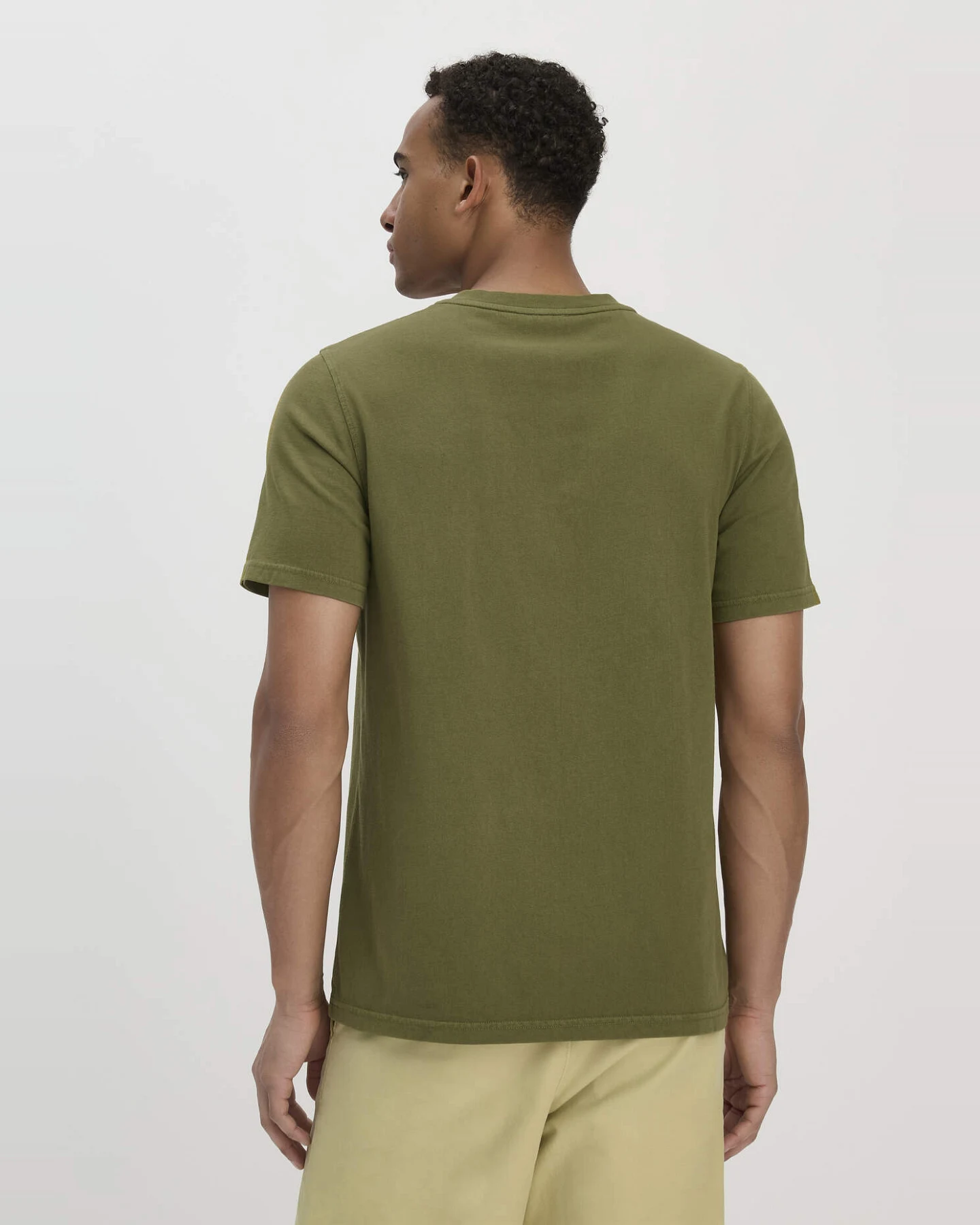 hessnatur Herren Heavy Jersey Henley Shirt Relaxed aus Bio-Baumwolle - grün - Größe 46 – Ansicht 3