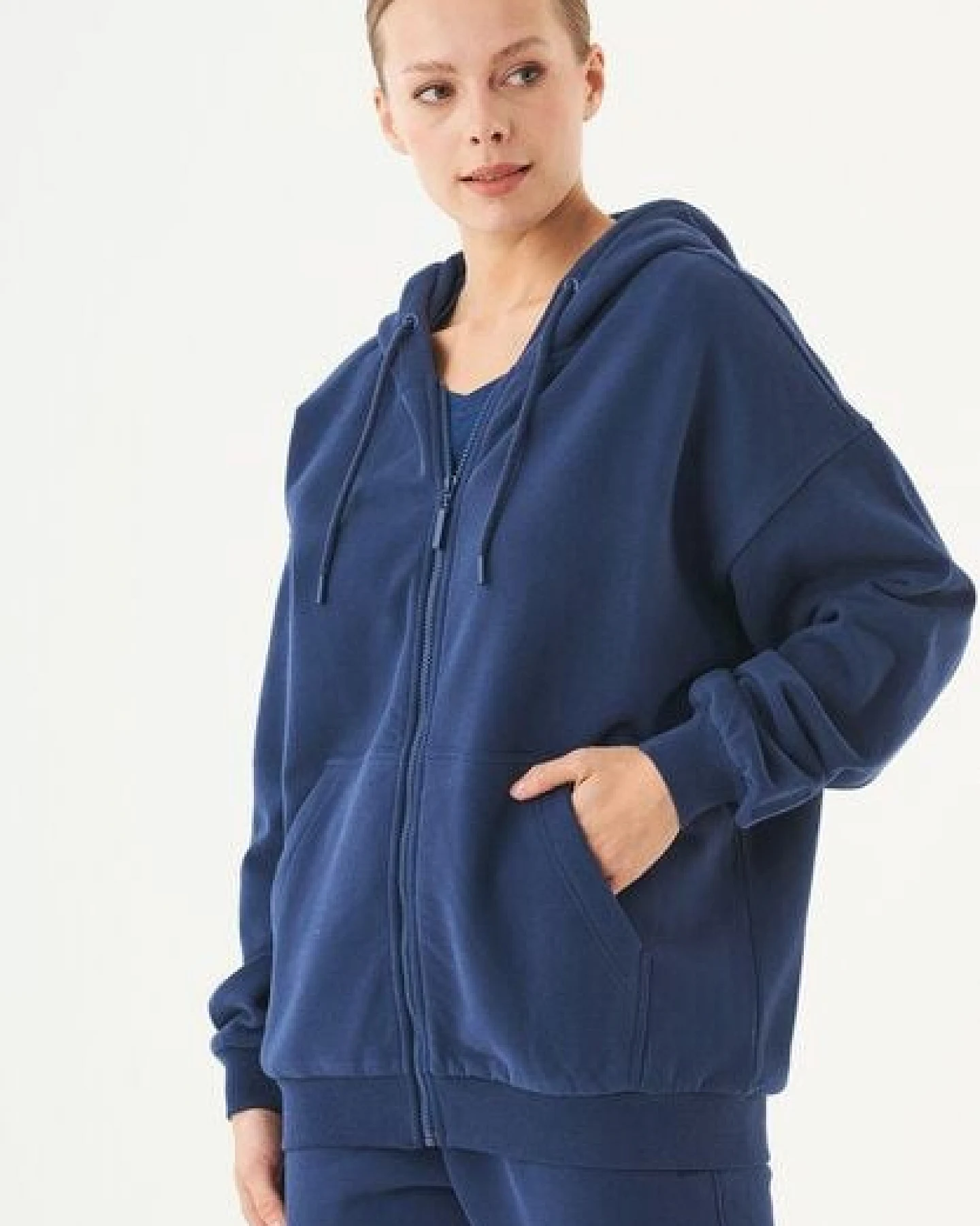 ORGANICATION ESSENTIALS-JALE- Soft Touch Sweatjacke aus Bio-Baumwolle – Ansicht 3