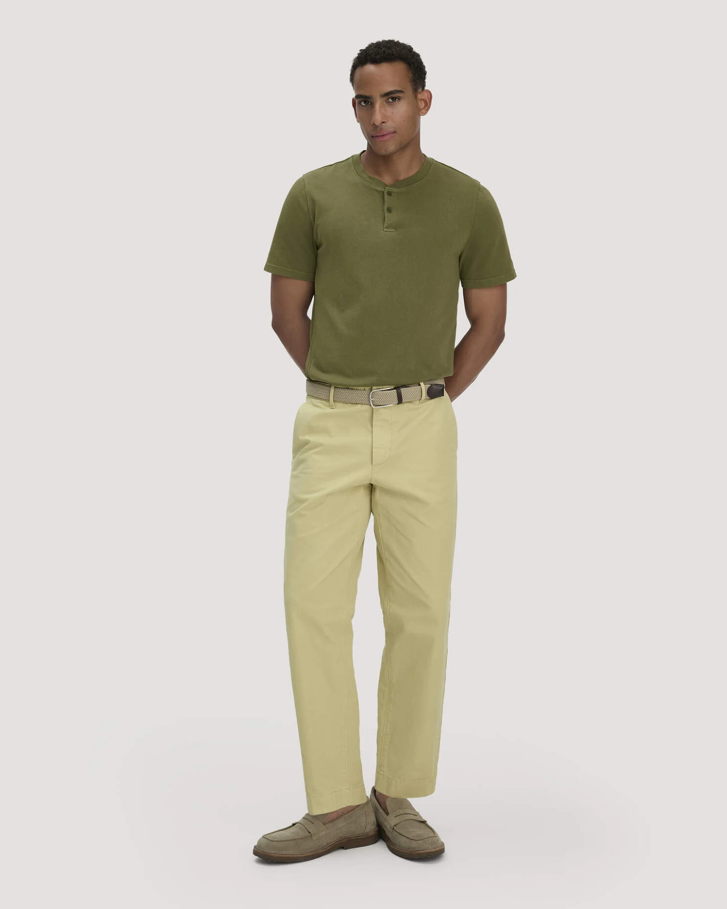 hessnatur Herren Heavy Jersey Henley Shirt Relaxed aus Bio-Baumwolle - grün - Größe 54 – Ansicht 2