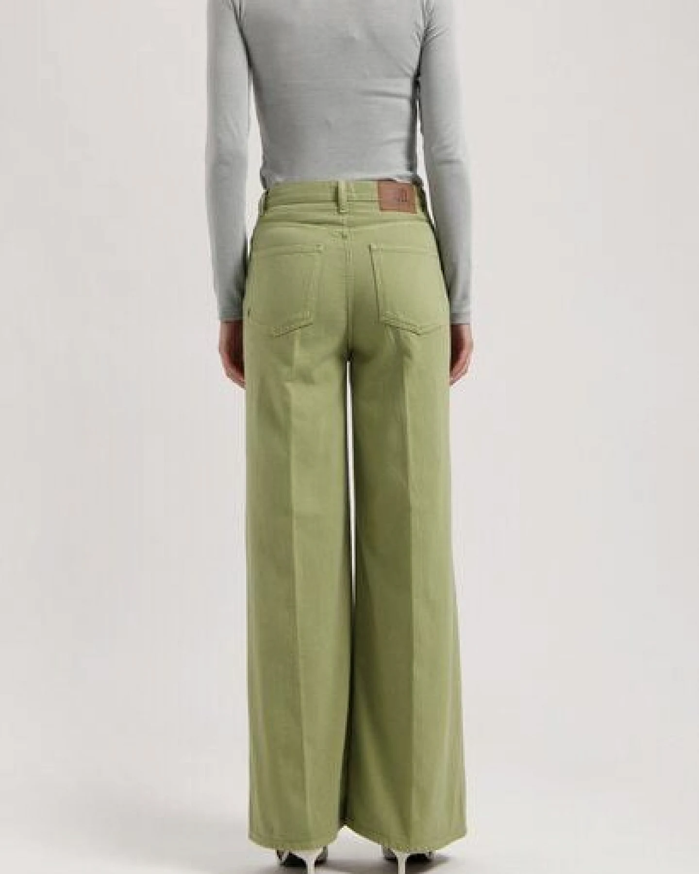 MUD Jeans Damen Jeans Loose Fit "Sara - Olive" – Ansicht 3