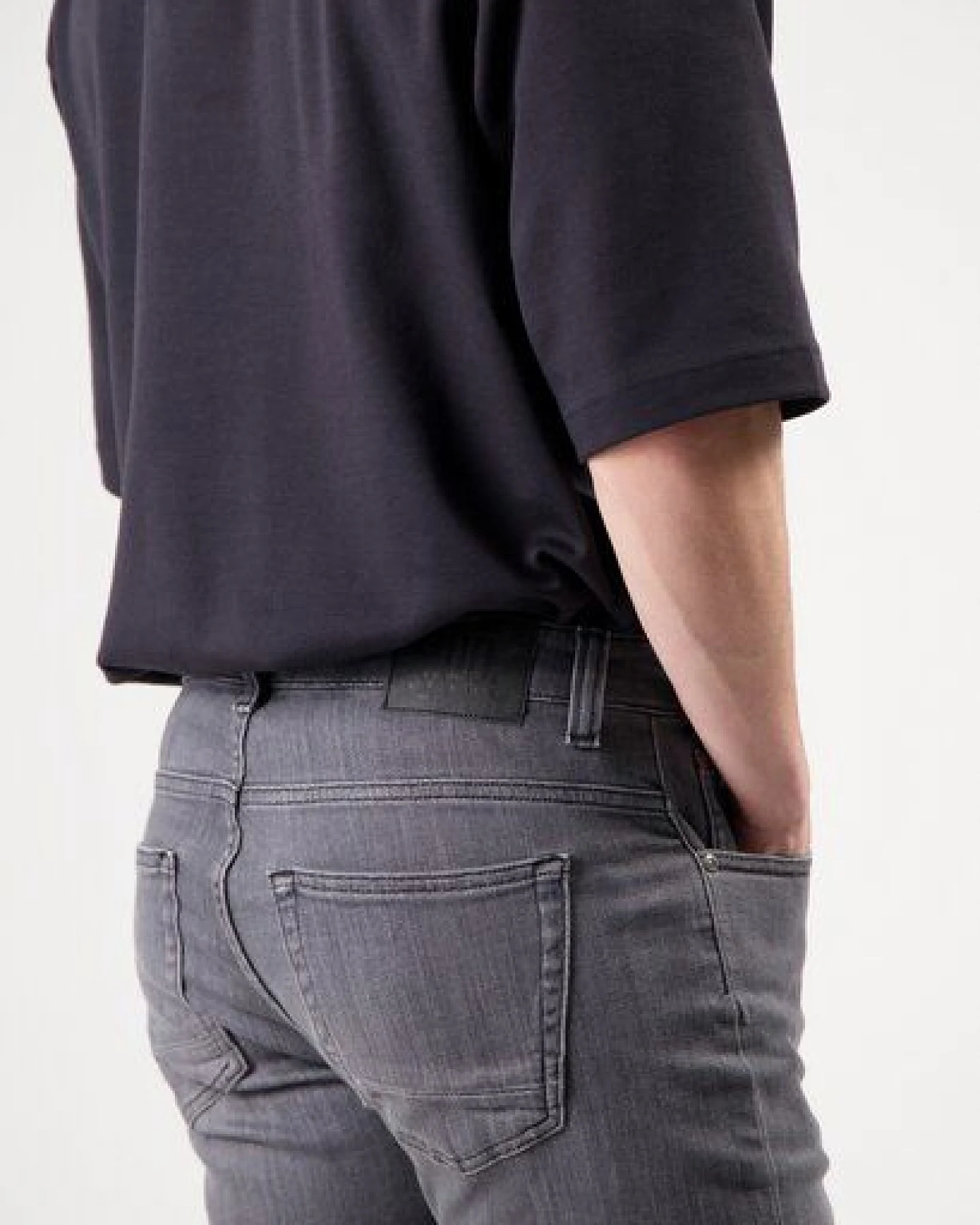 MUD Jeans Herren Jeans Slim Fit "Rick - Authentic Black" – Ansicht 4