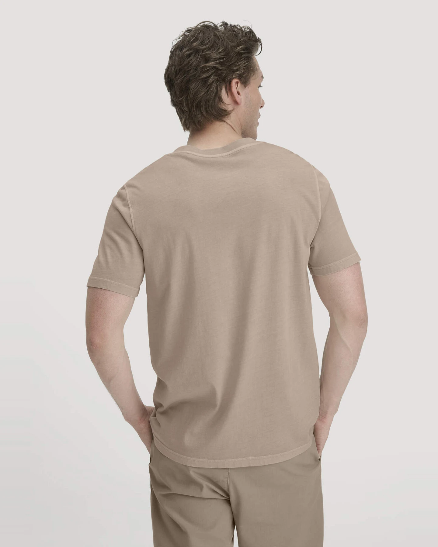 hessnatur Herren Heavy Jersey Henley Shirt Relaxed aus Bio-Baumwolle - beige - Größe 46 – Ansicht 3
