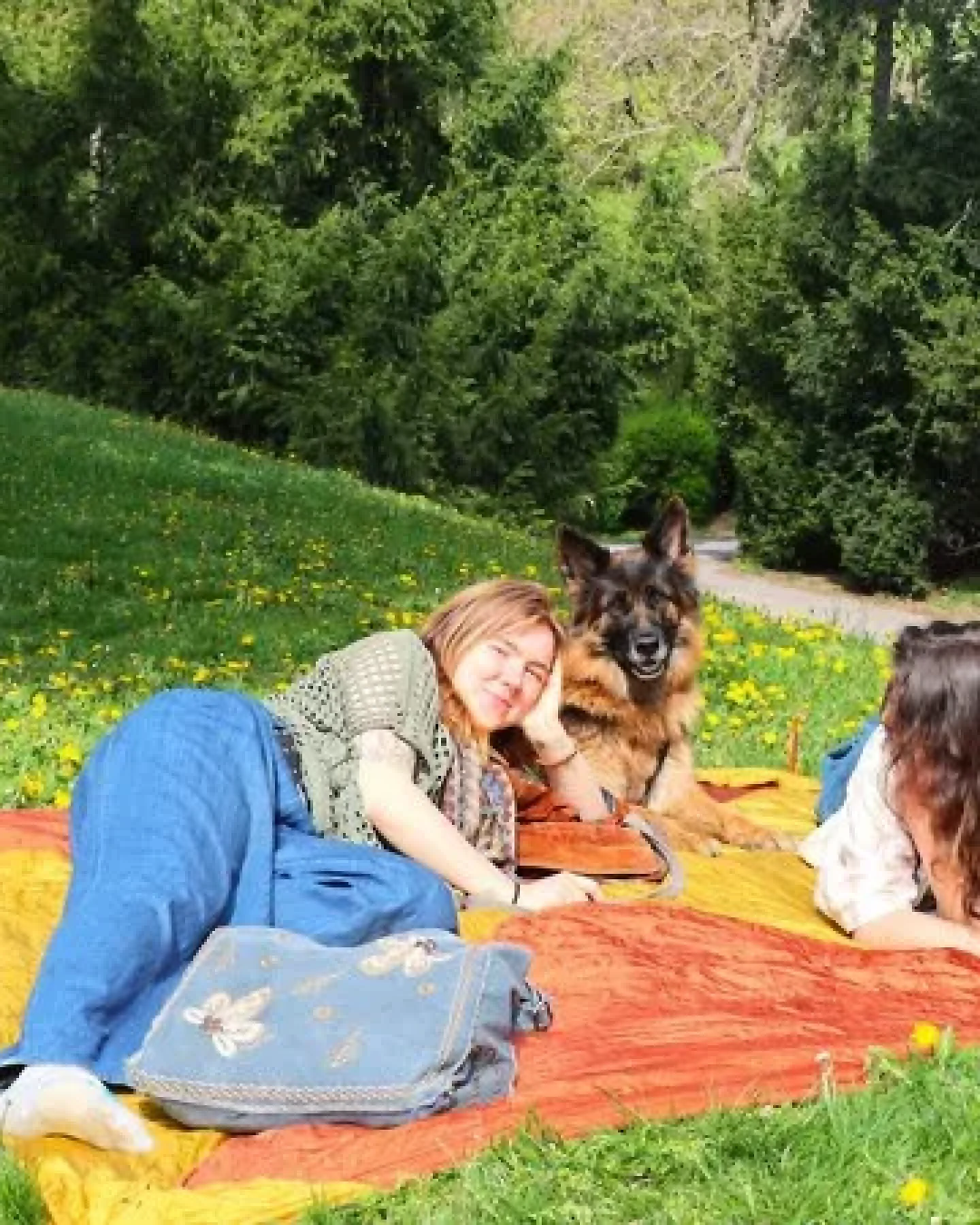 Ticket to the Moon Faltbares Strandtuch & Sonnenschutz "Travel Blanket" – Ansicht 4