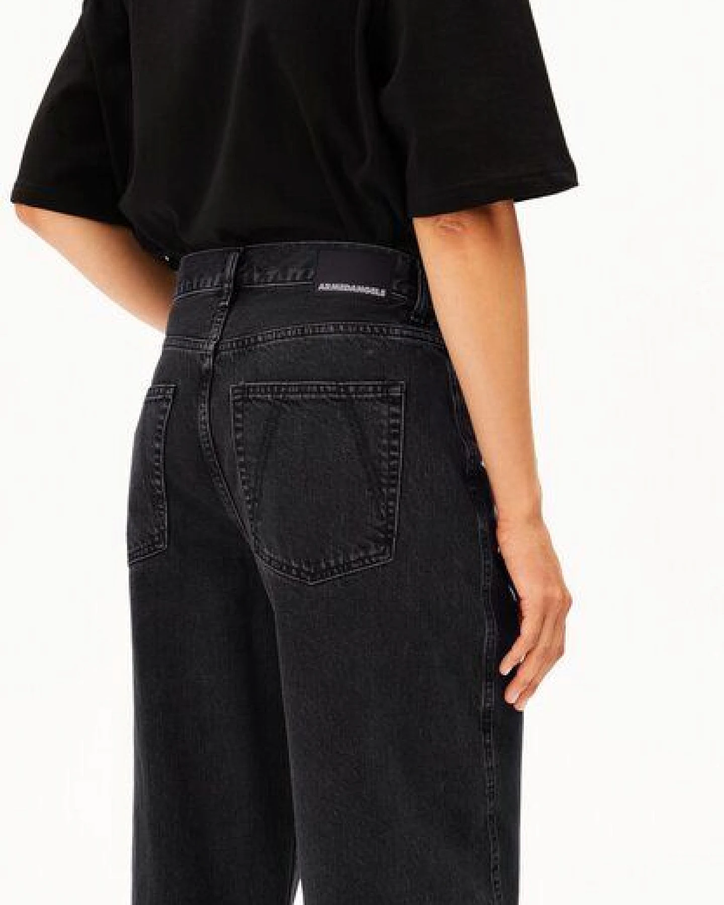 ARMEDANGELS BAARLY BARREL Damen Jeans aus 100% recycelter Baumwolle – Ansicht 3