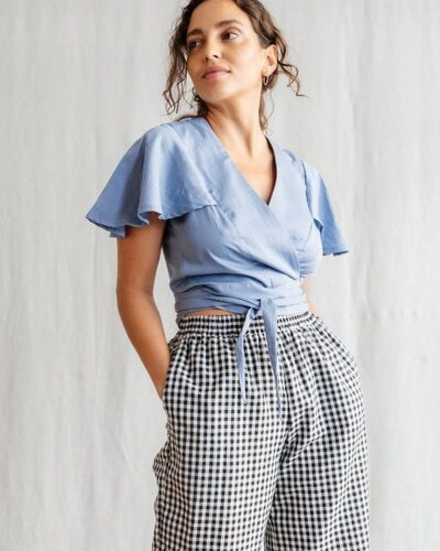 Jyoti - Fair Works Bio-Baumwoll Wickelbluse Neeraj – Ansicht 2