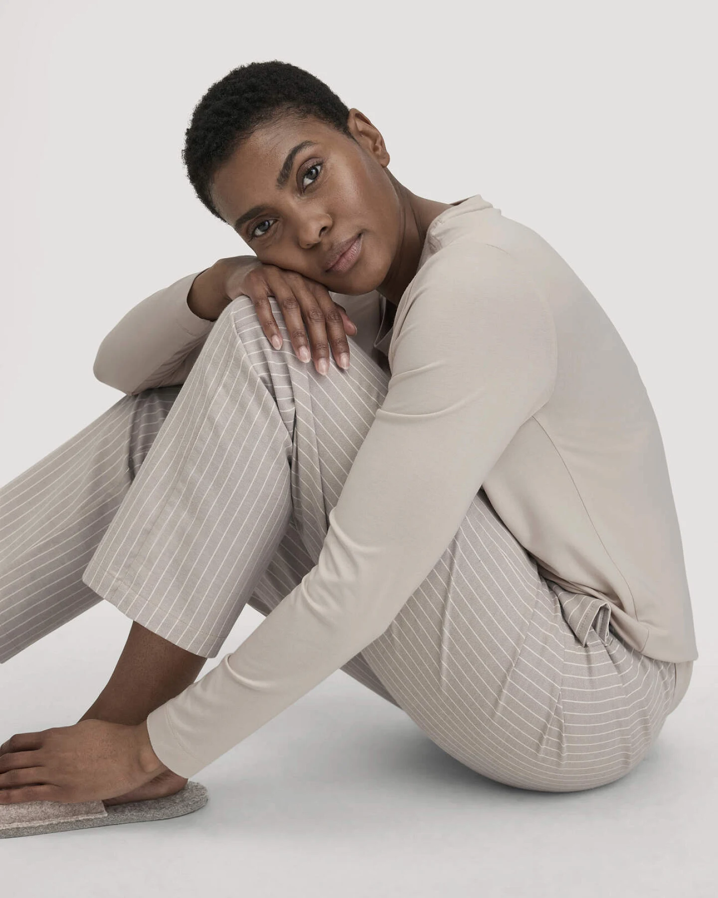 hessnatur Damen Flanell Schlafhose aus Bio-Baumwolle - beige - Größe 34 – Ansicht 3
