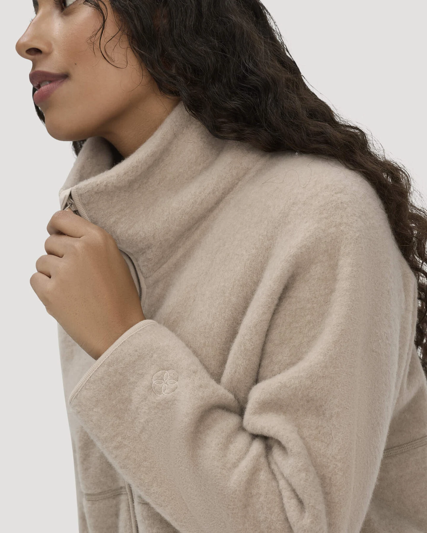 hessnatur Damen Wollfleece Jacke Oversized aus Bio-Merinowolle - beige - Größe S – Ansicht 4